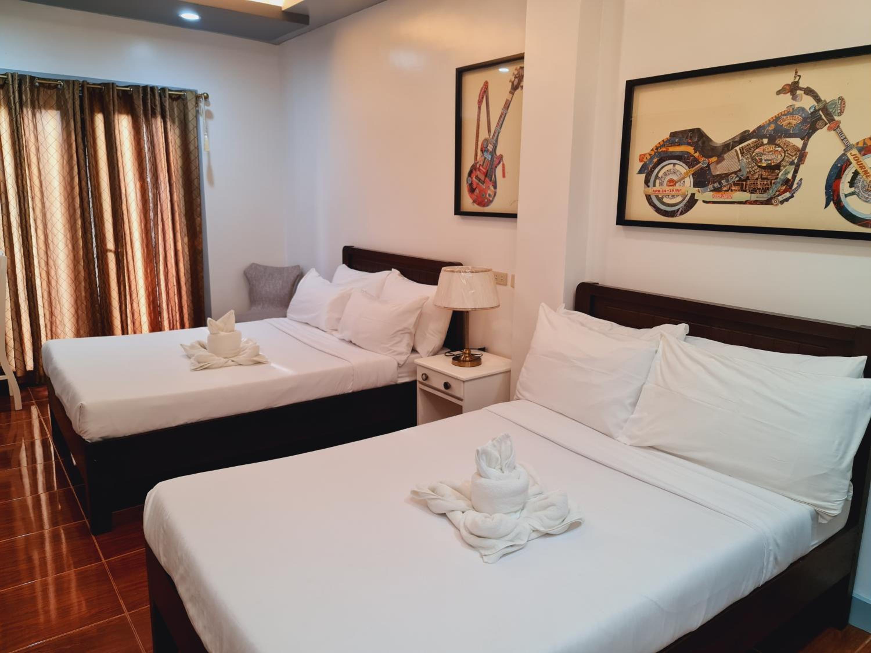 Quadruple Room with Sea View - Photo 4