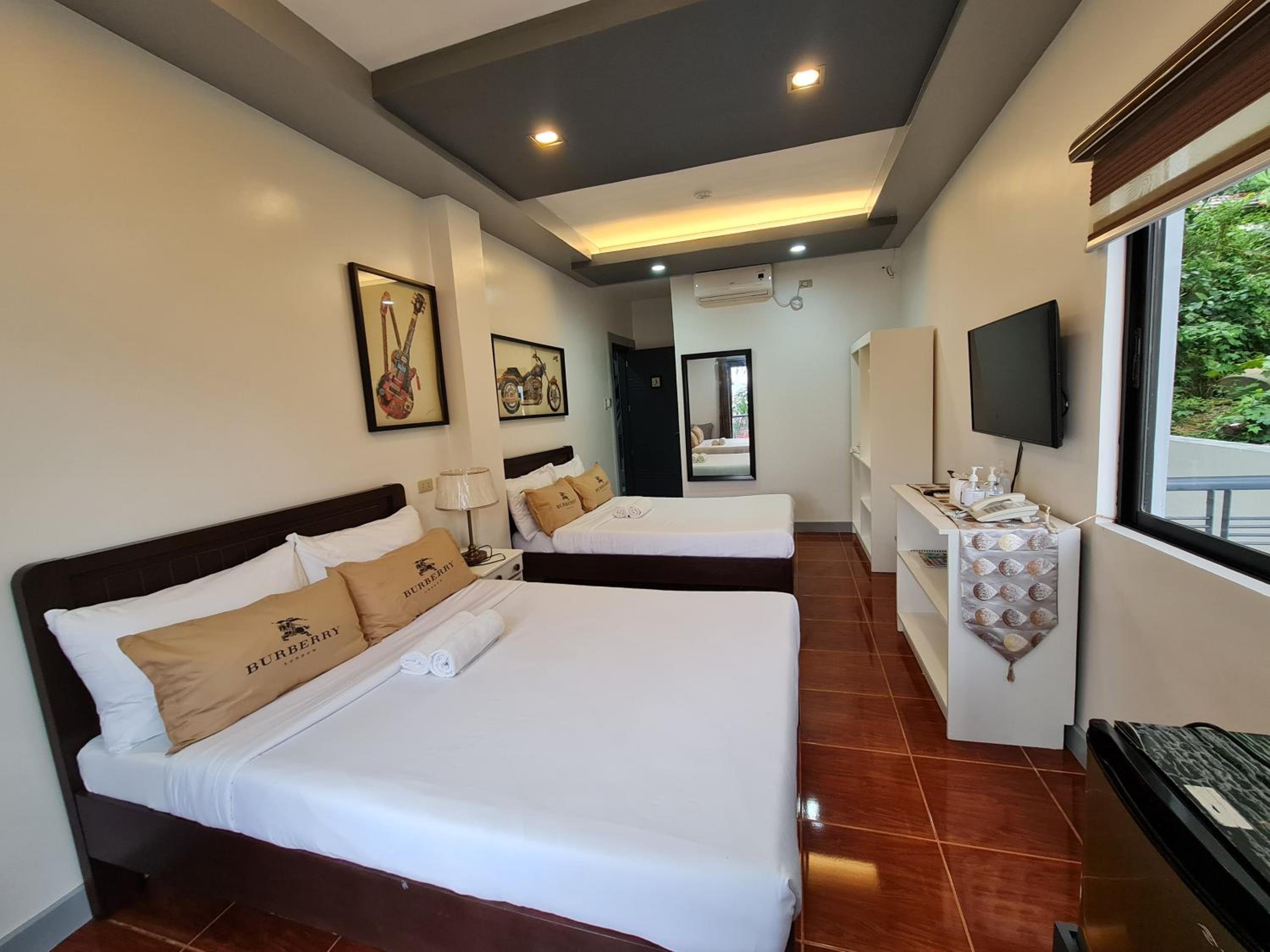 Quadruple Room with Sea View - Photo 7