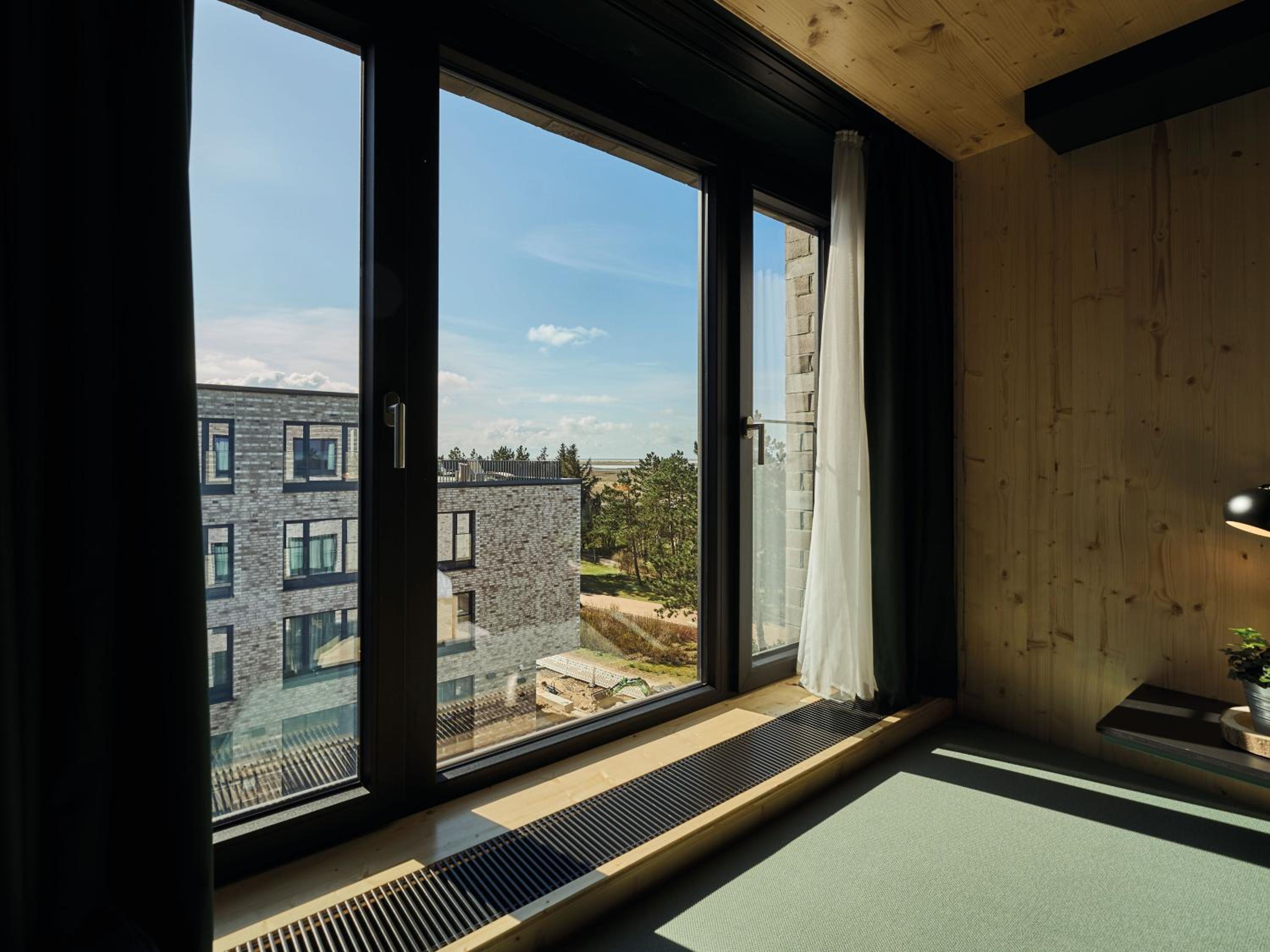 Into the Hood Double Room - Neighborhood View - Photo 3
