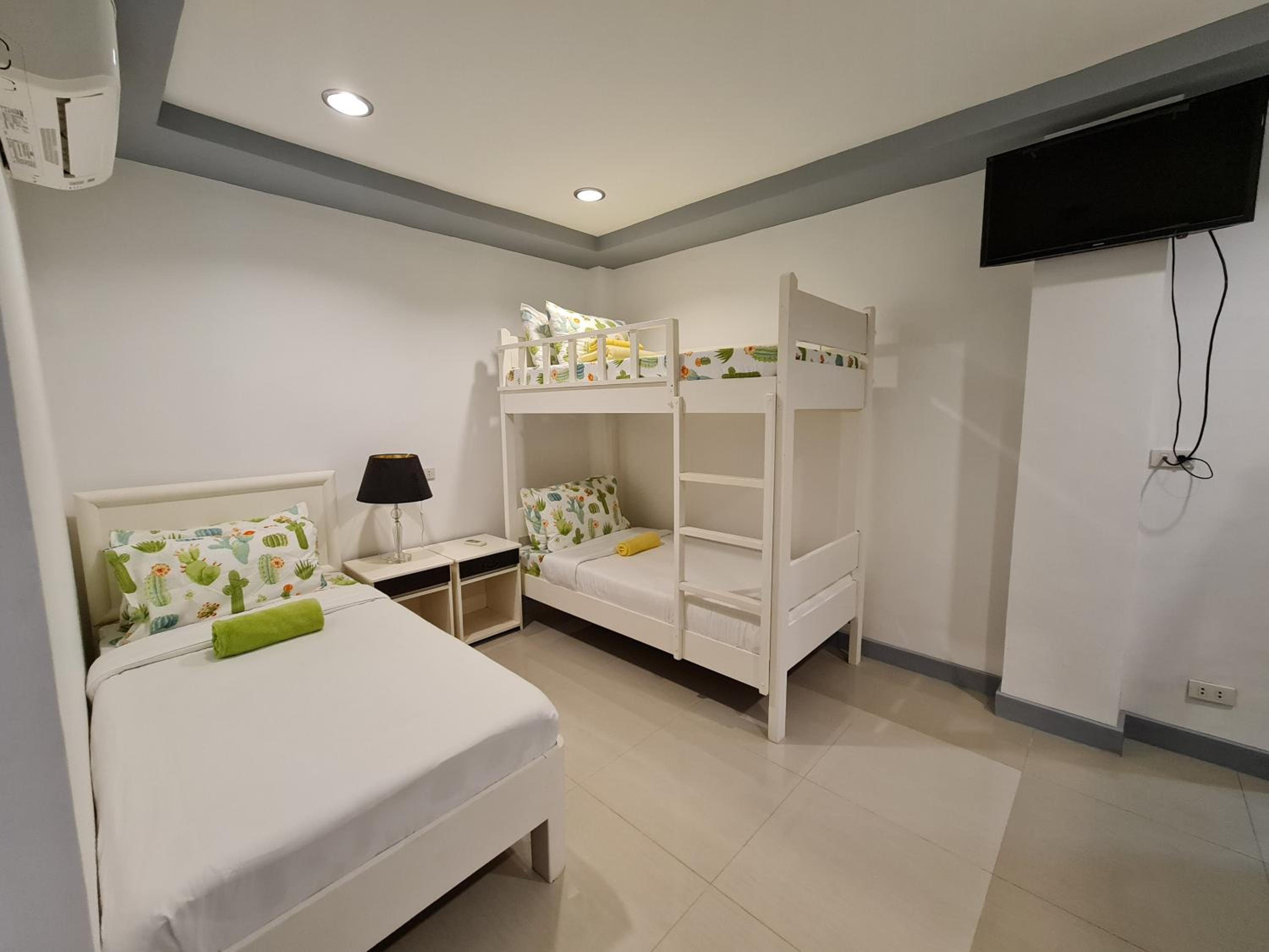Standard Family Room - Photo 9