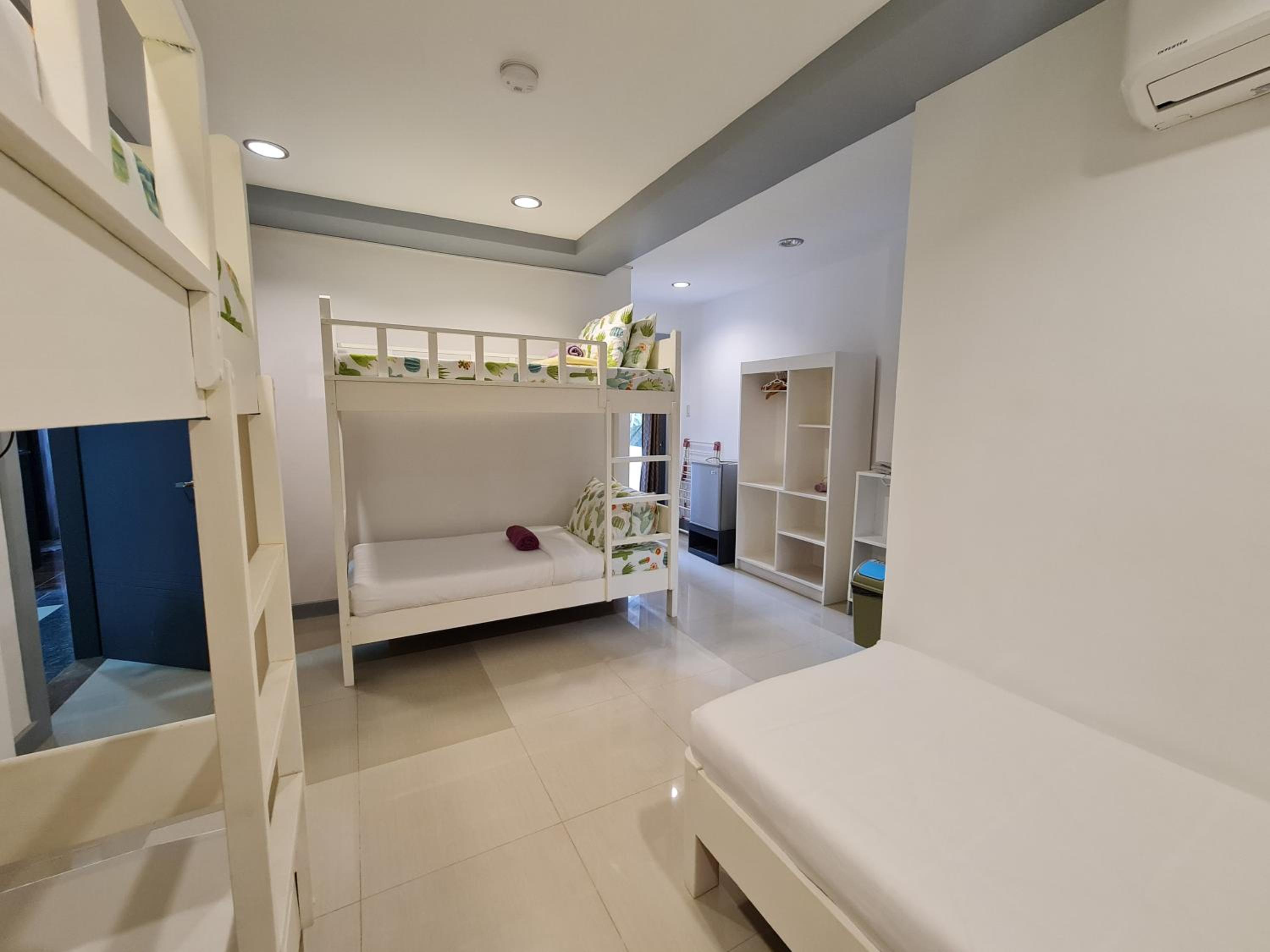Standard Family Room - Photo 4