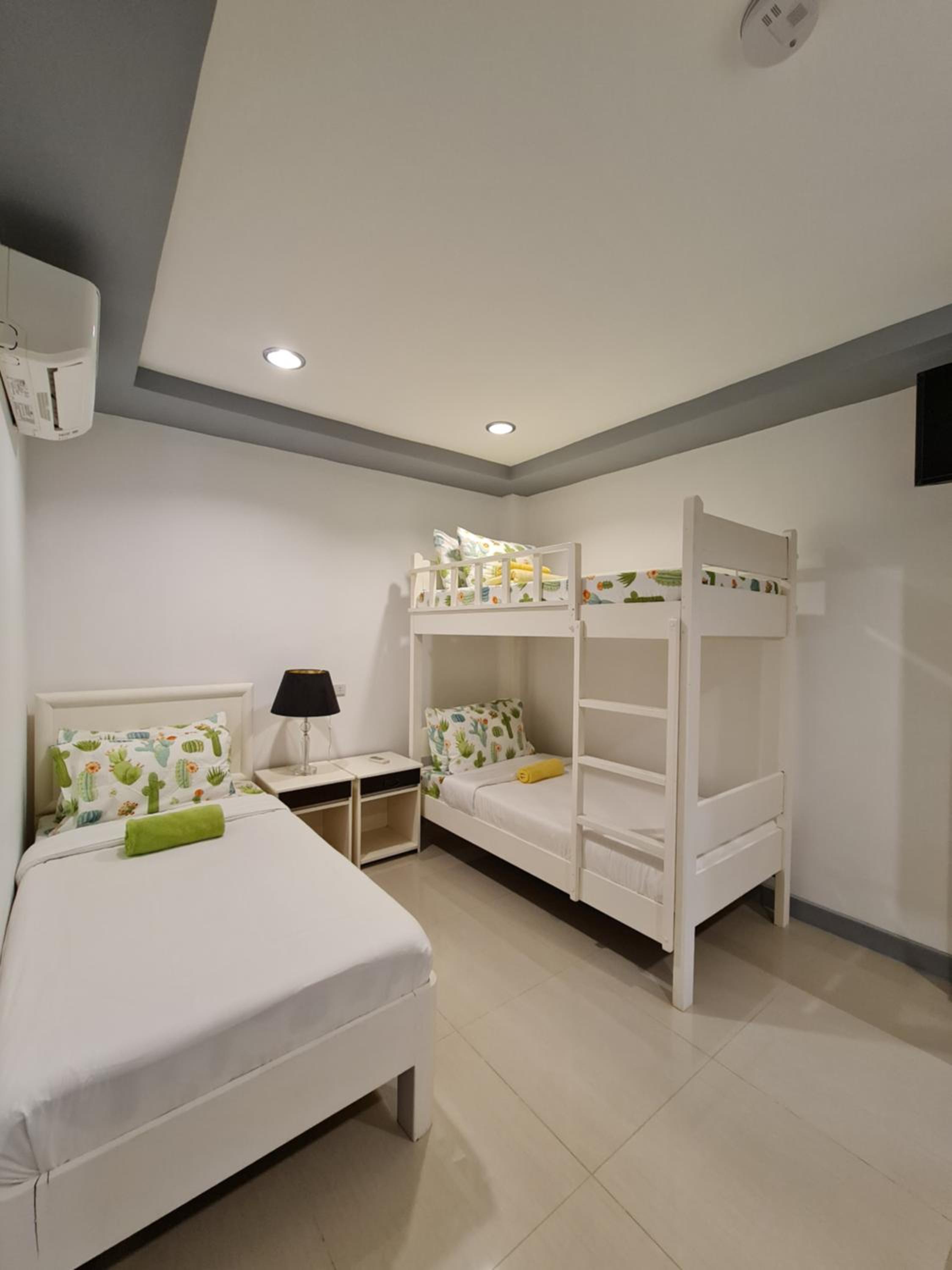 Standard Family Room - Photo 8
