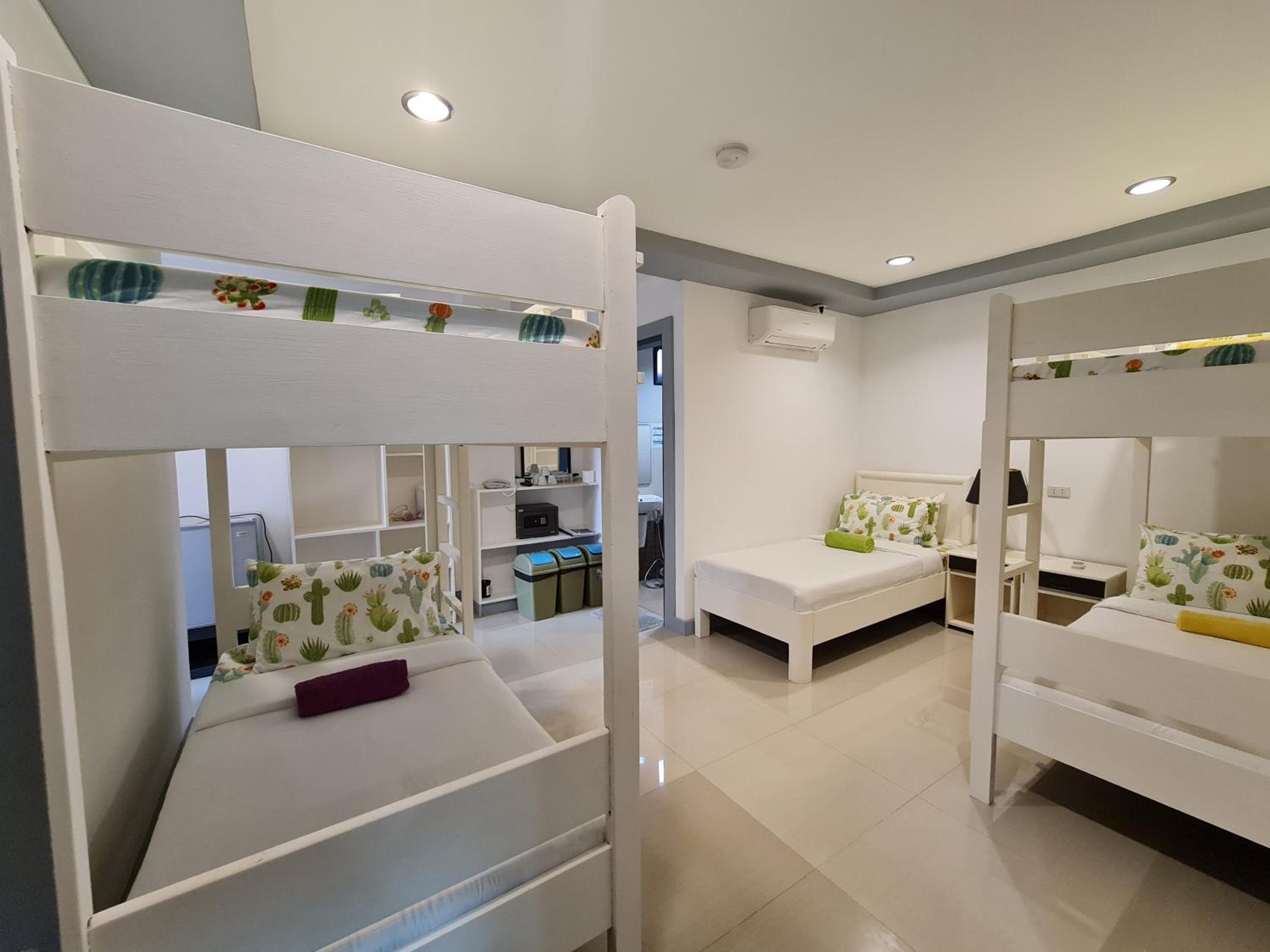 Standard Family Room - Photo 3