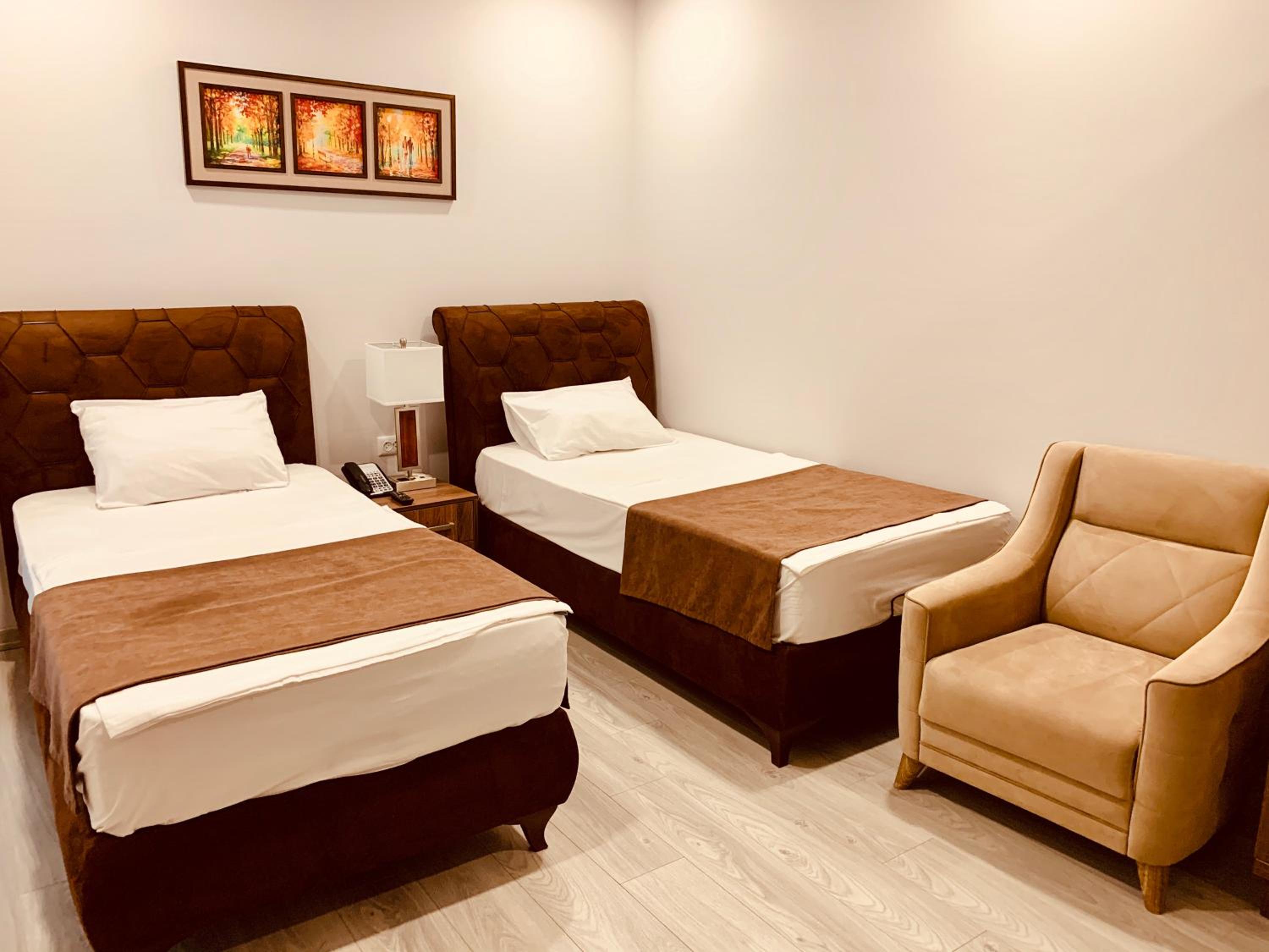Twin Room - Photo 2