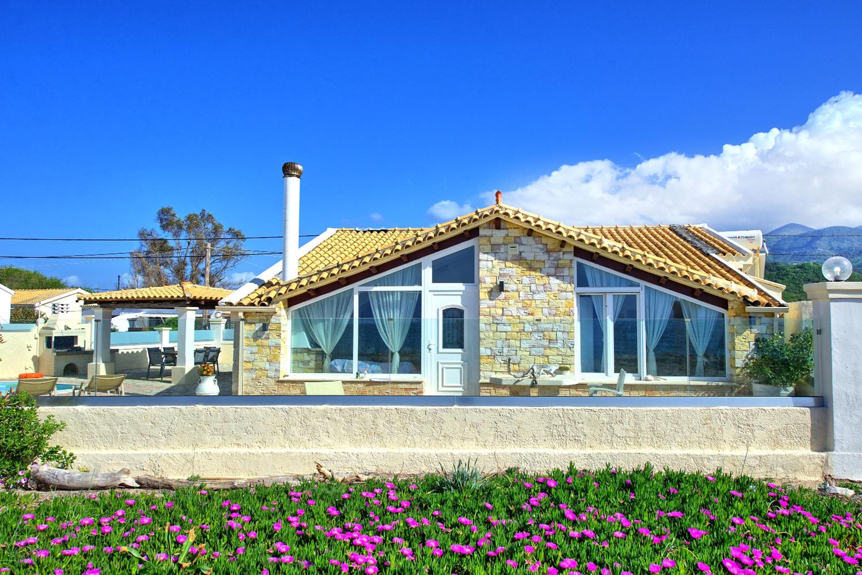 Three-Bedroom Villa photo 3