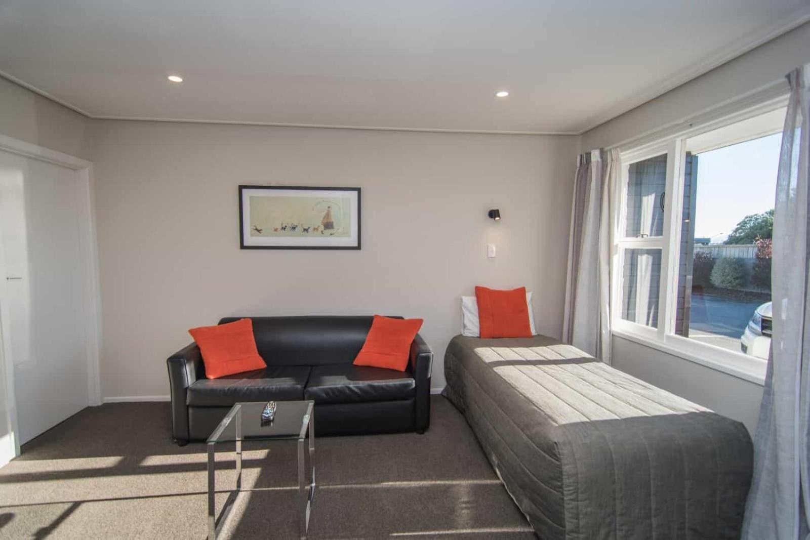 Standard One-Bedroom Unit photo 2