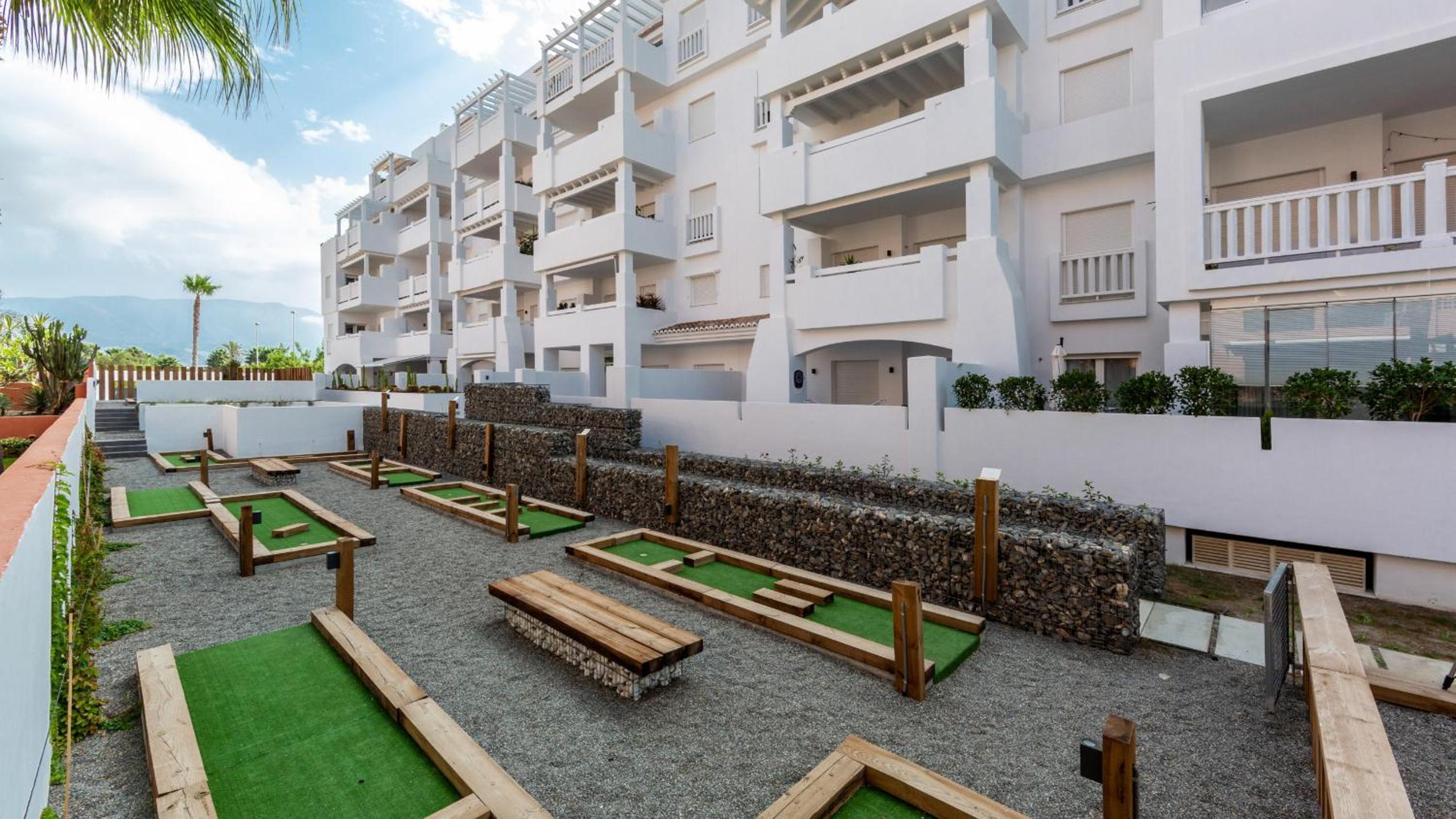 Luxury Apartment with pool view - Photo 11