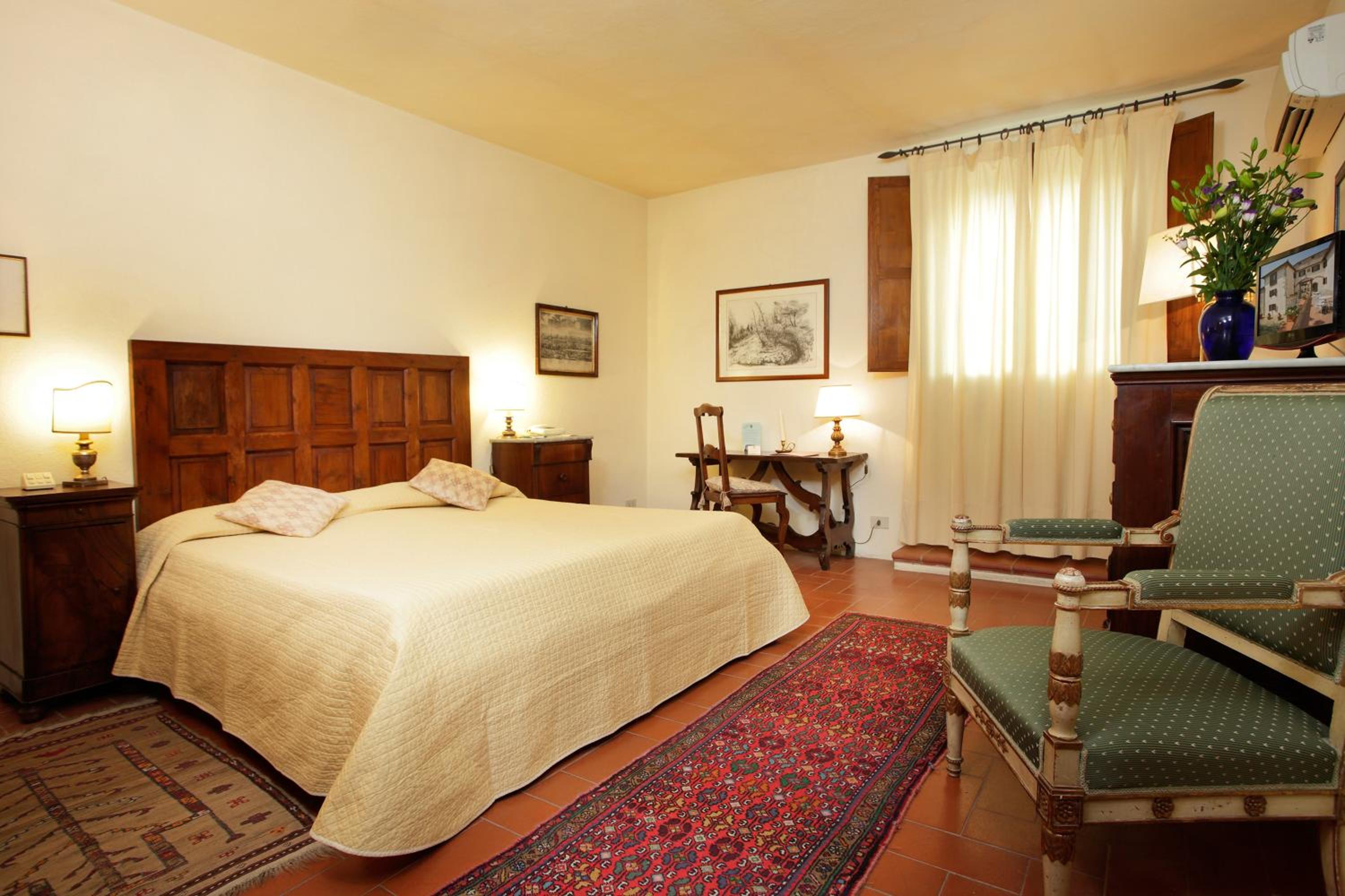 Standard Double or Twin Room with Street View - Photo 1
