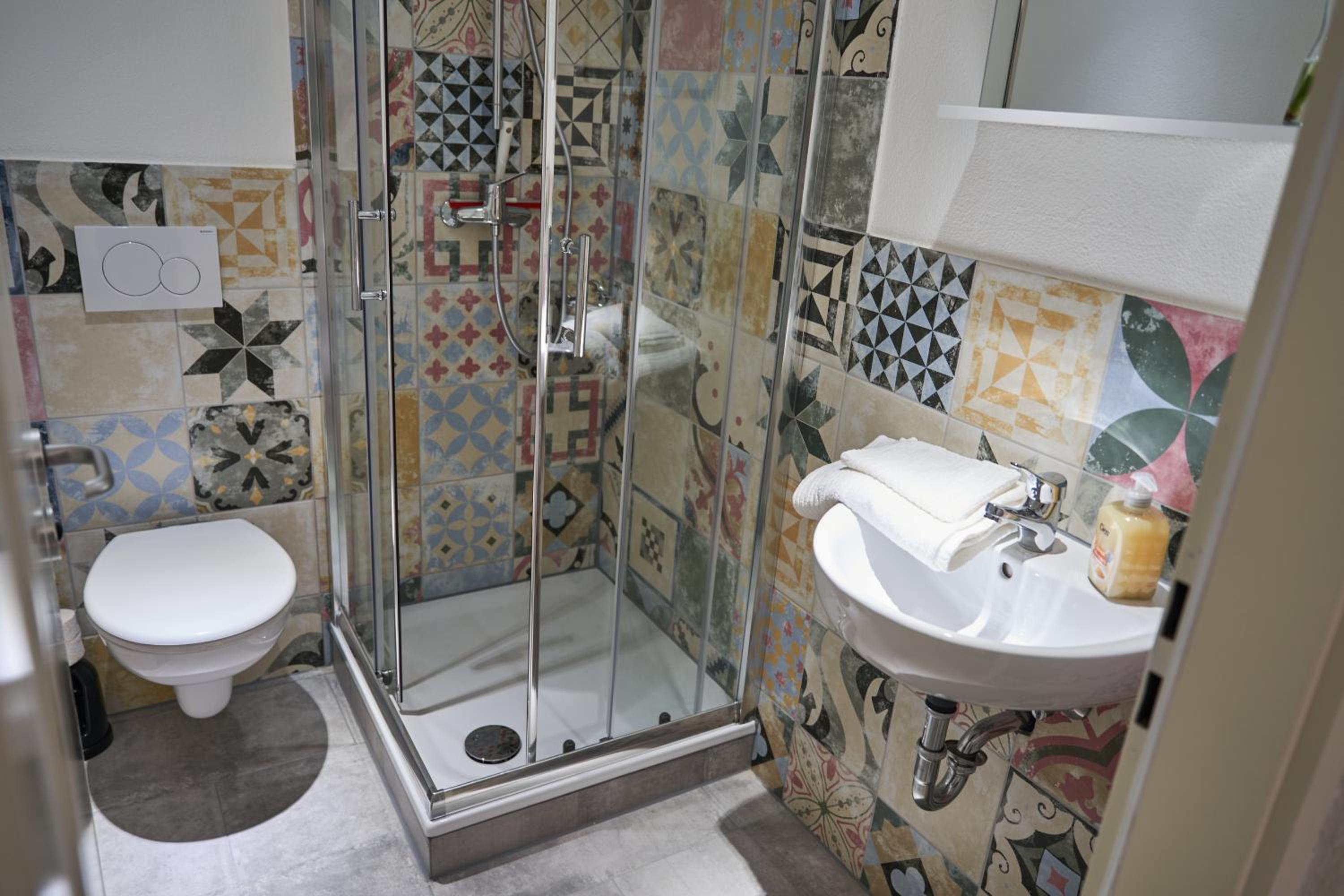 Single Room with Private Bathroom photo 2