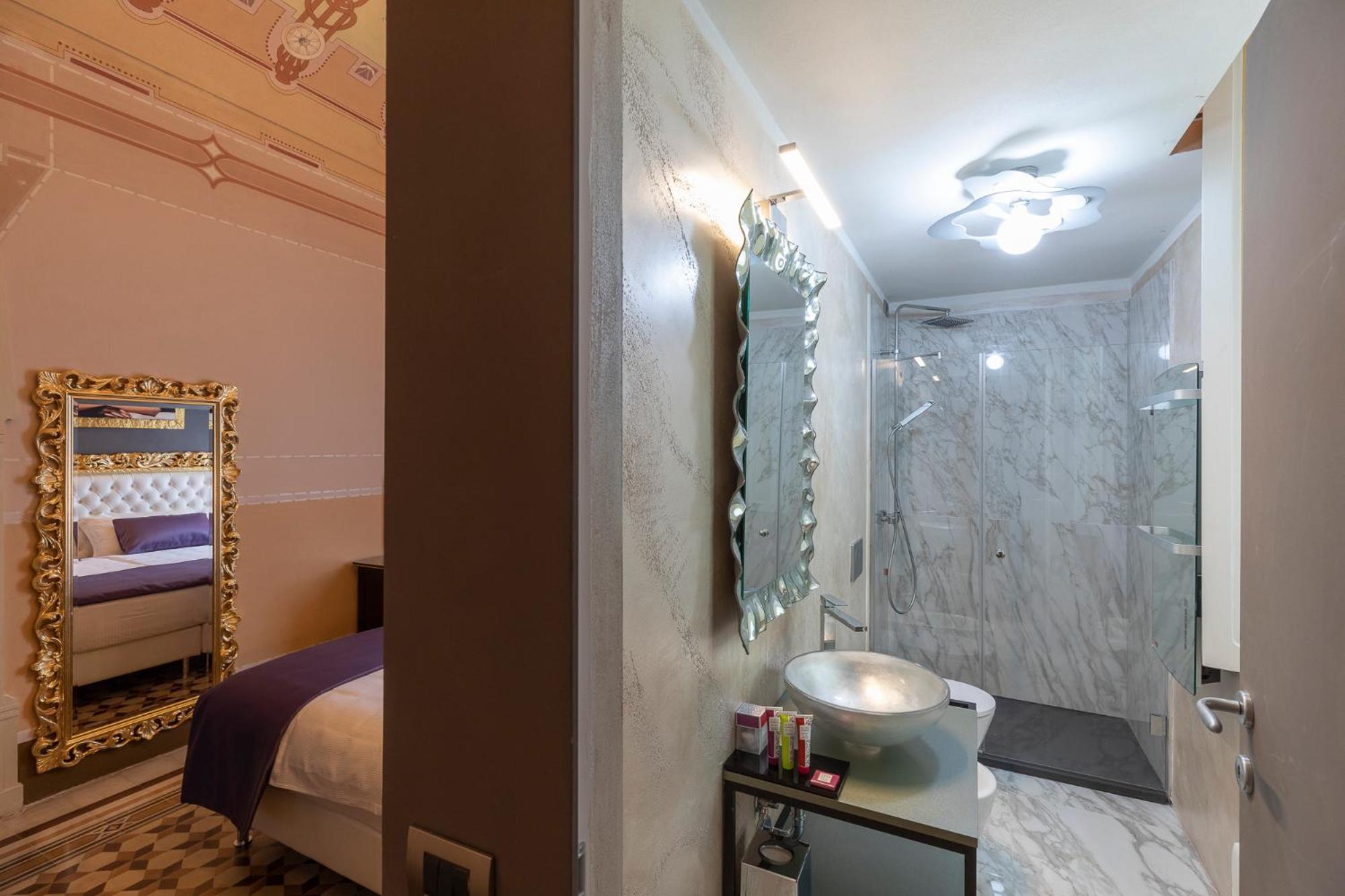 Double or Twin Room - Photo 8