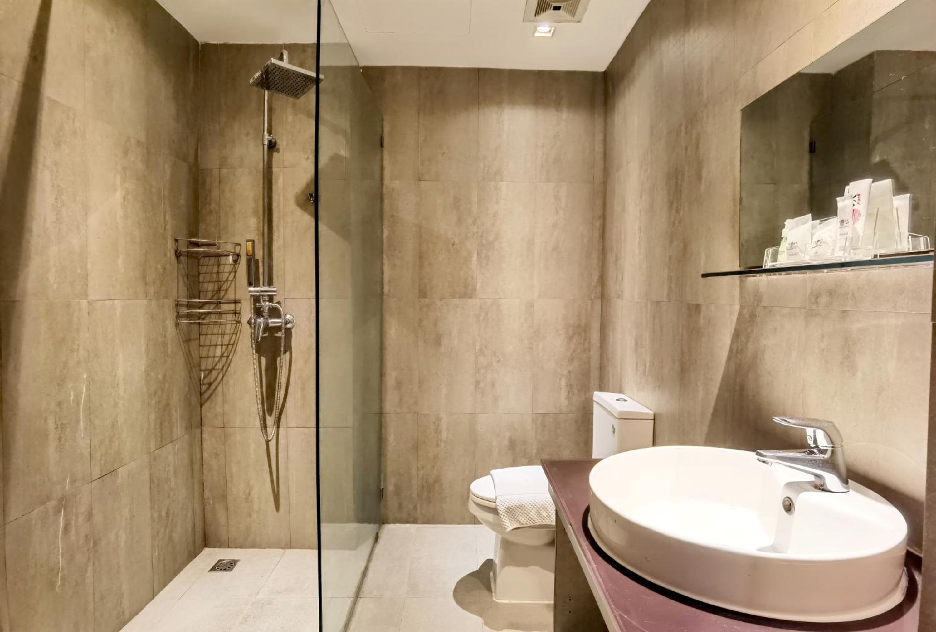 One-Bedroom Suite - Photo 9