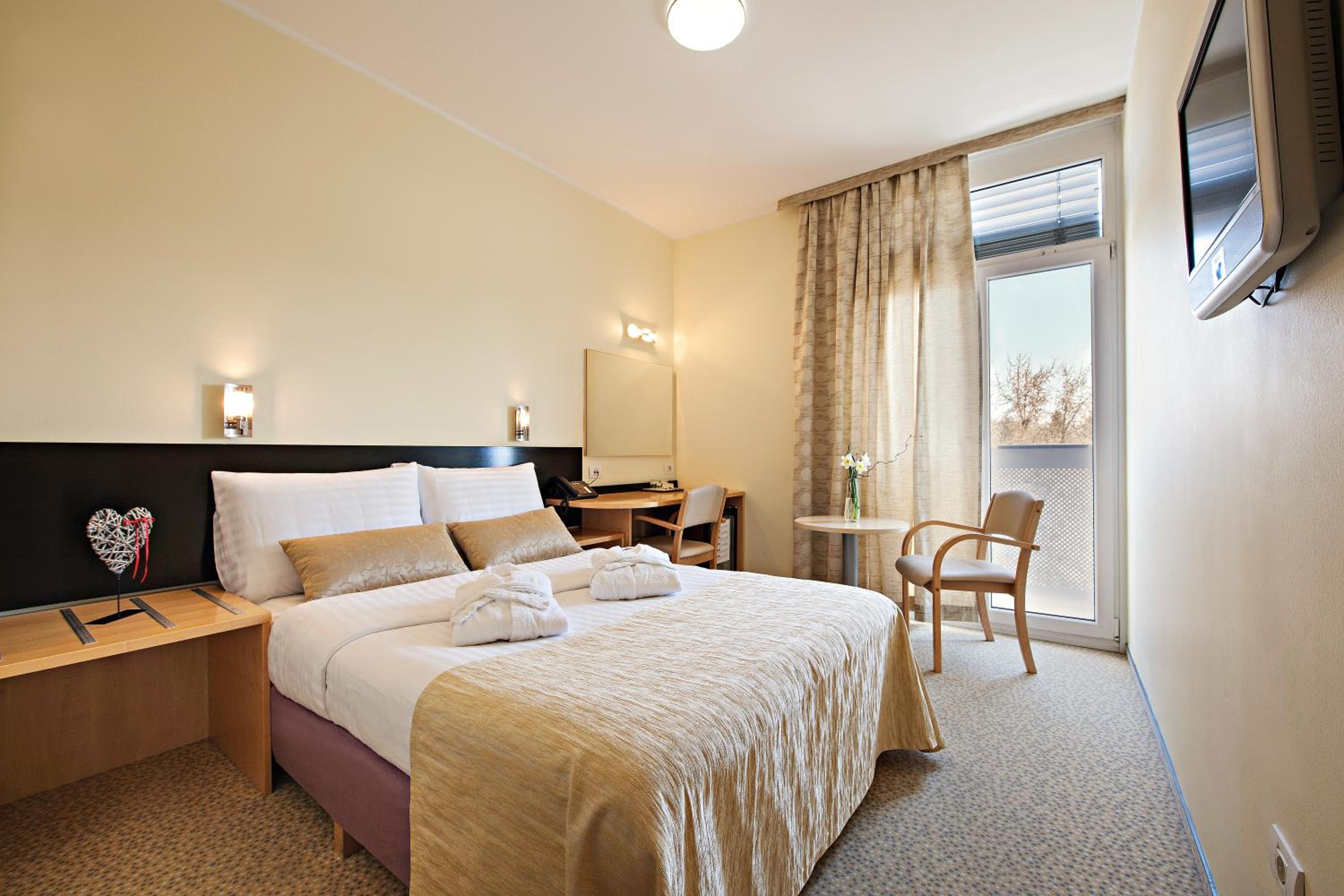 Economy Double Room photo 3