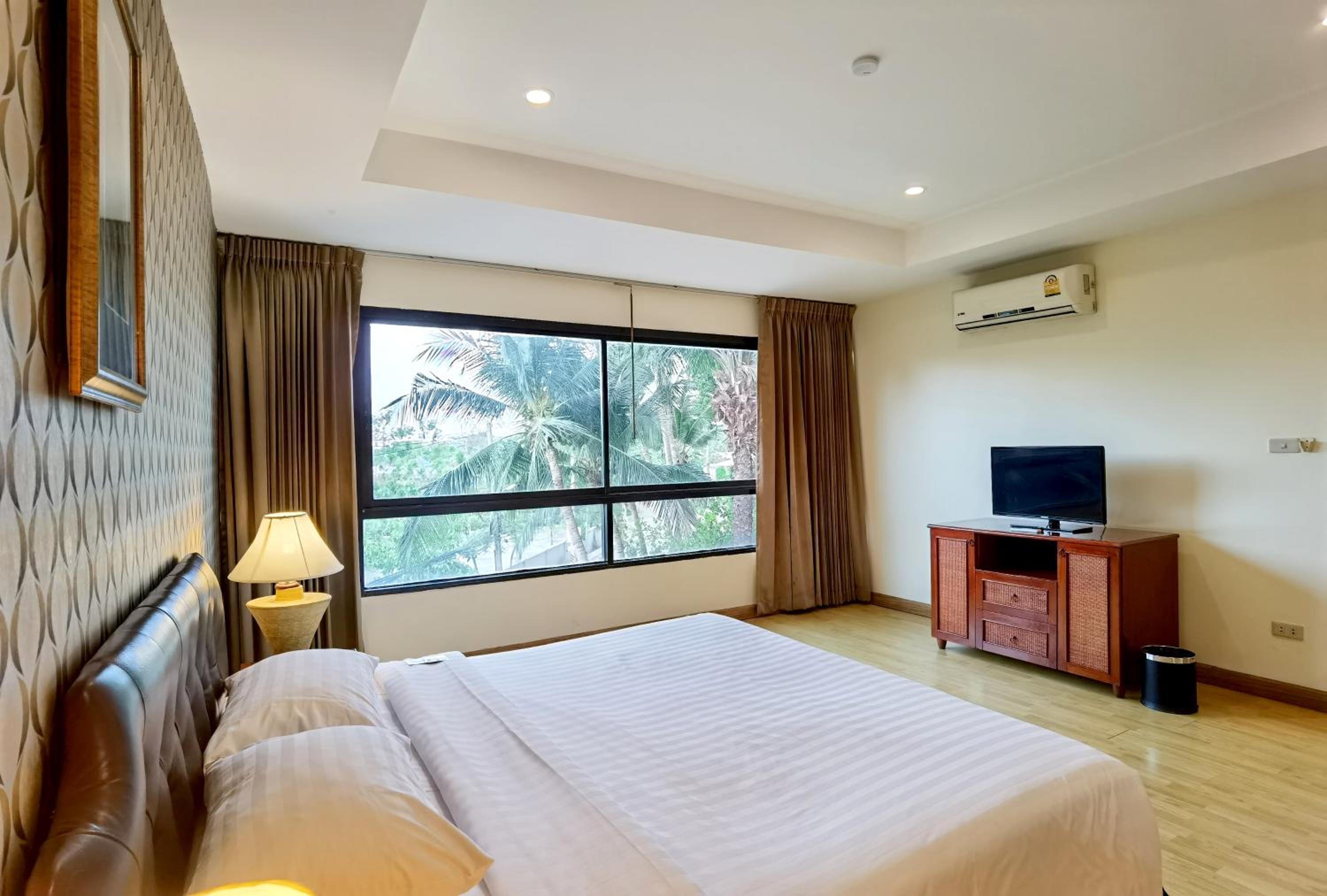 Two-Bedroom Suite - Photo 6