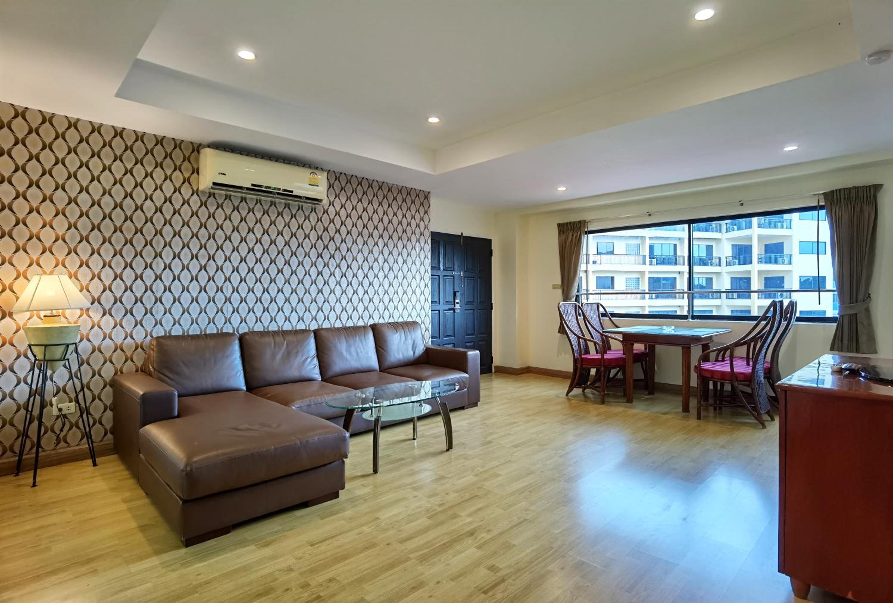 Two-Bedroom Suite - Photo 4