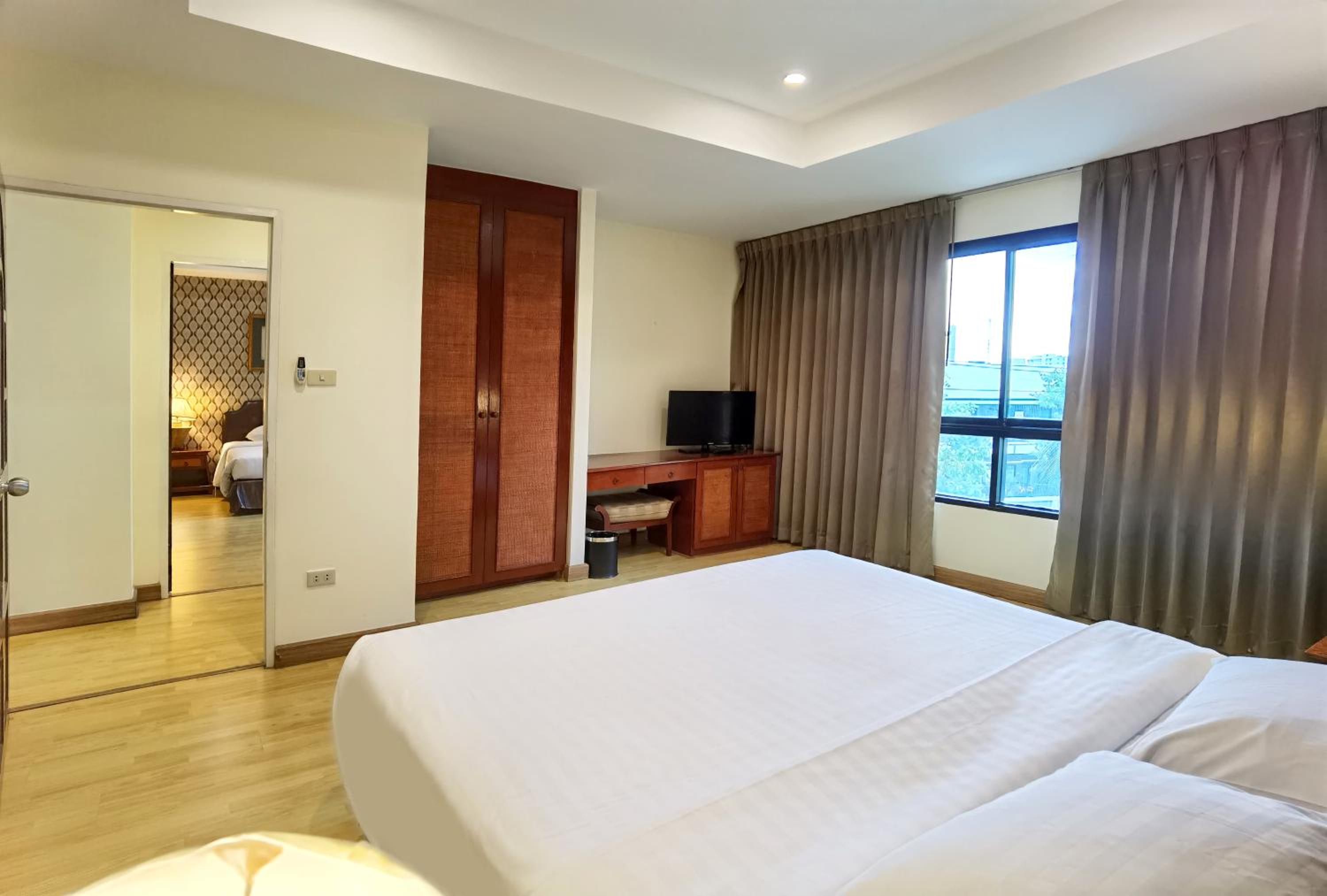 Two-Bedroom Suite - Photo 3