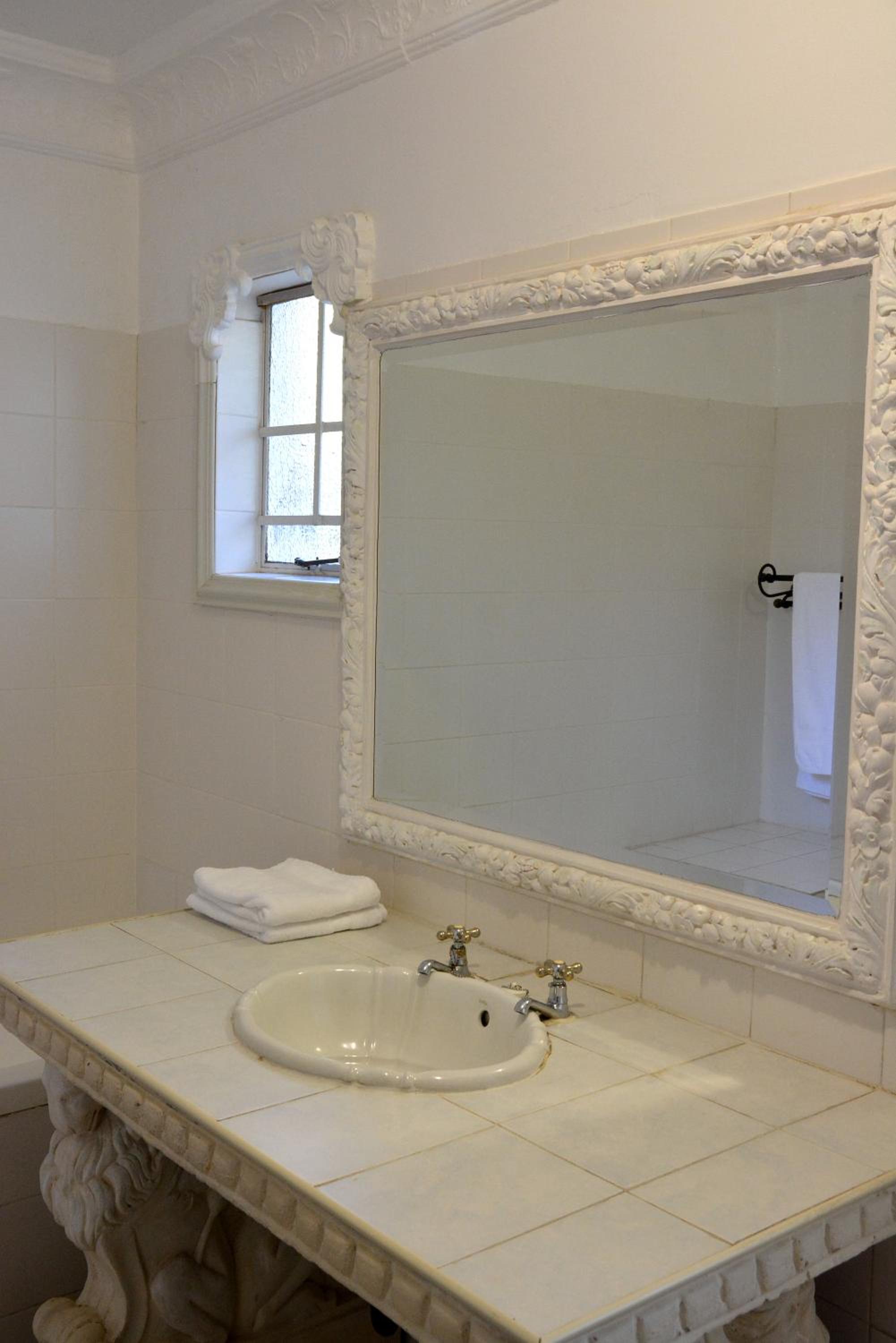 Double Room with Private Bathroom - Photo 6