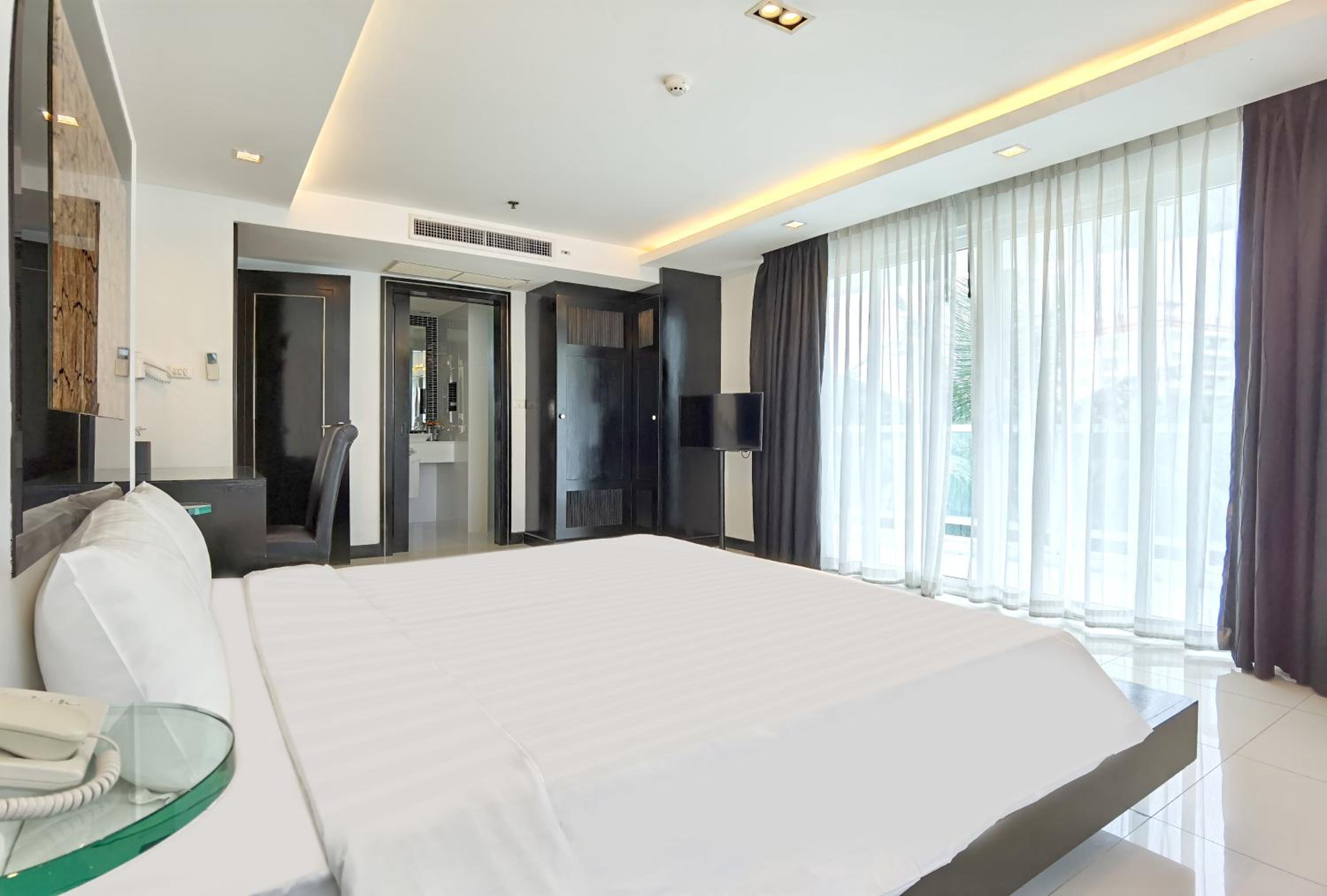 Two-Bedroom Suite with Large Balcony photo 2