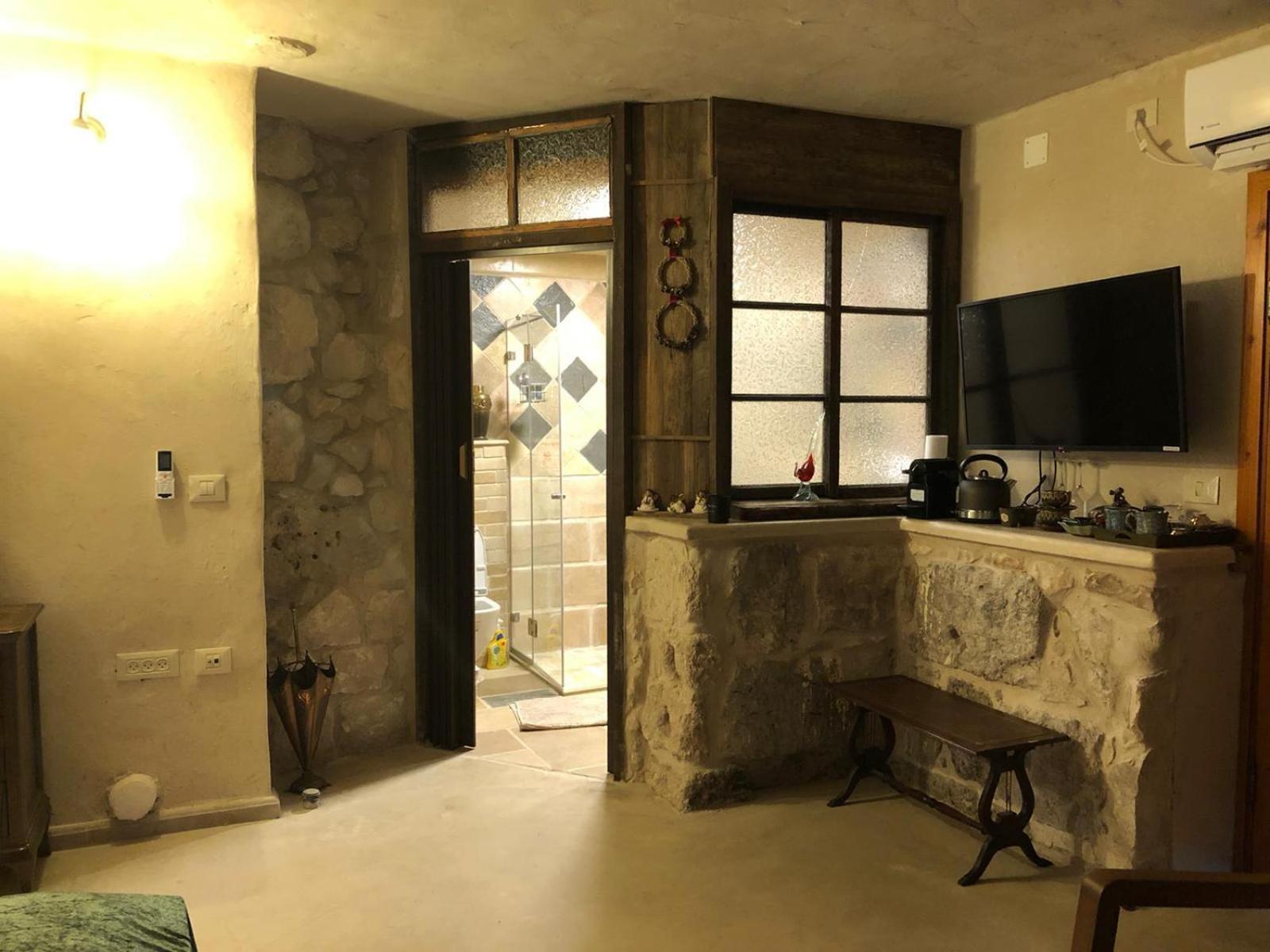 Deluxe Queen Suite photo 3
