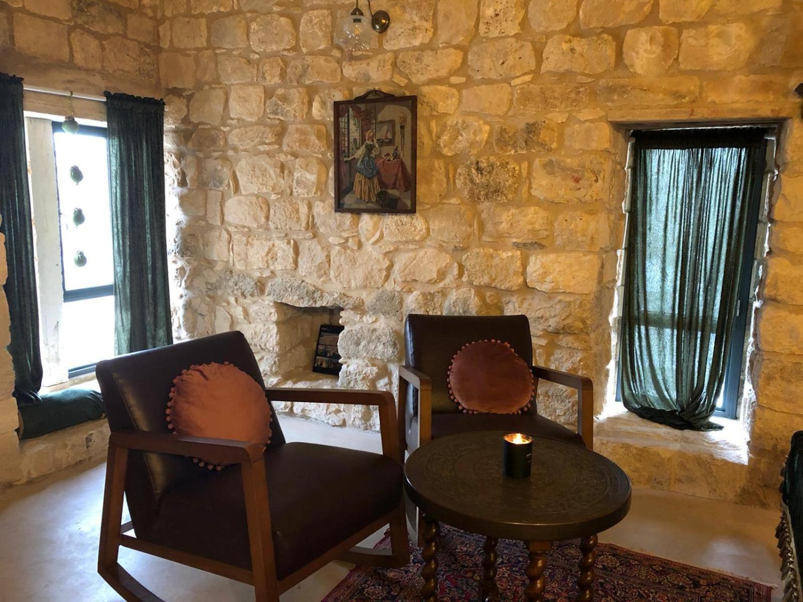 Deluxe Queen Suite photo 1