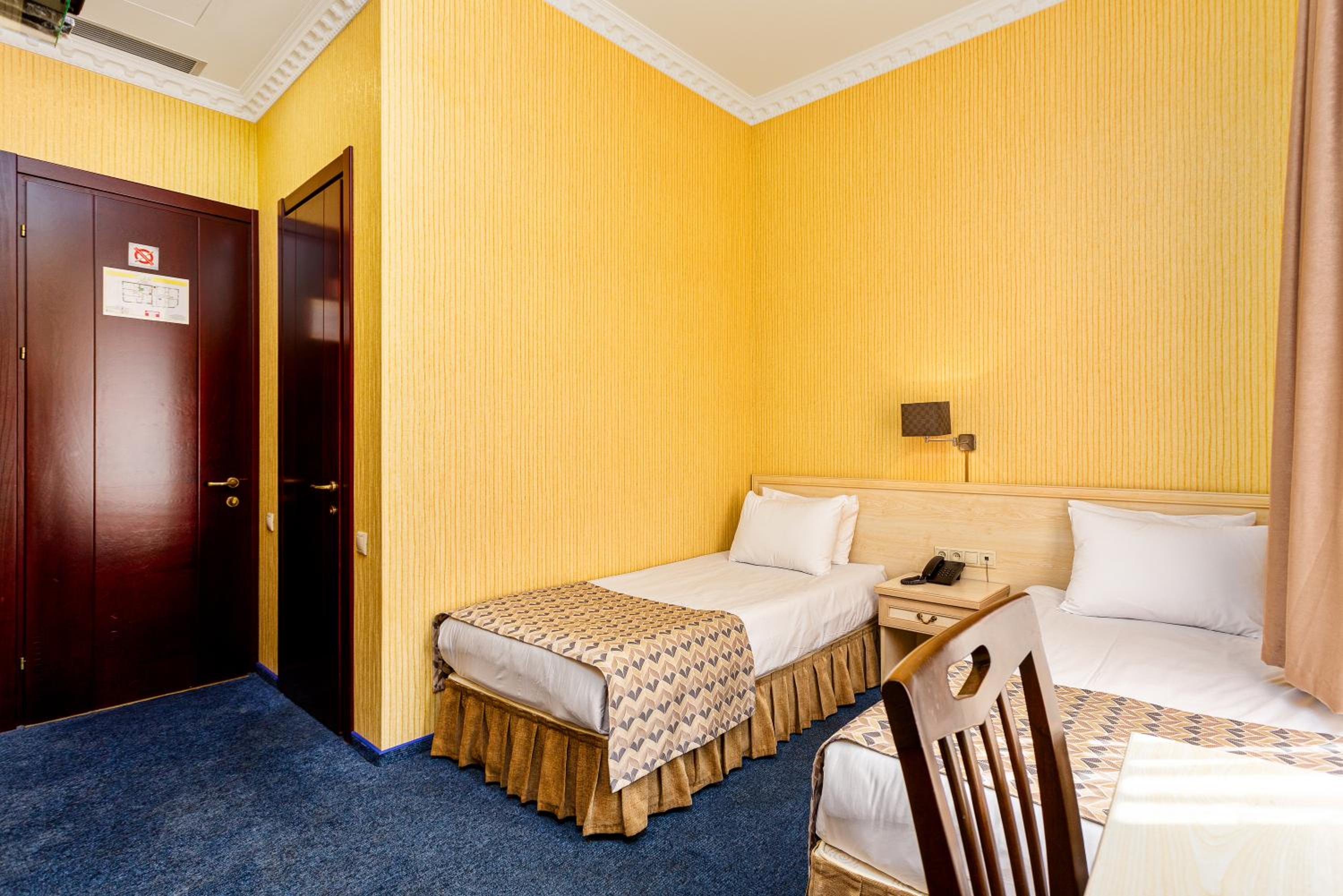 Economy Twin Room photo 2
