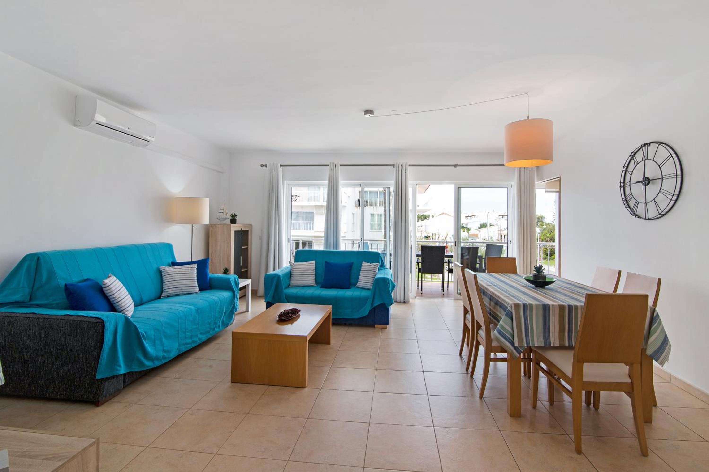 Two-Bedroom Deluxe Apartment with Garden View