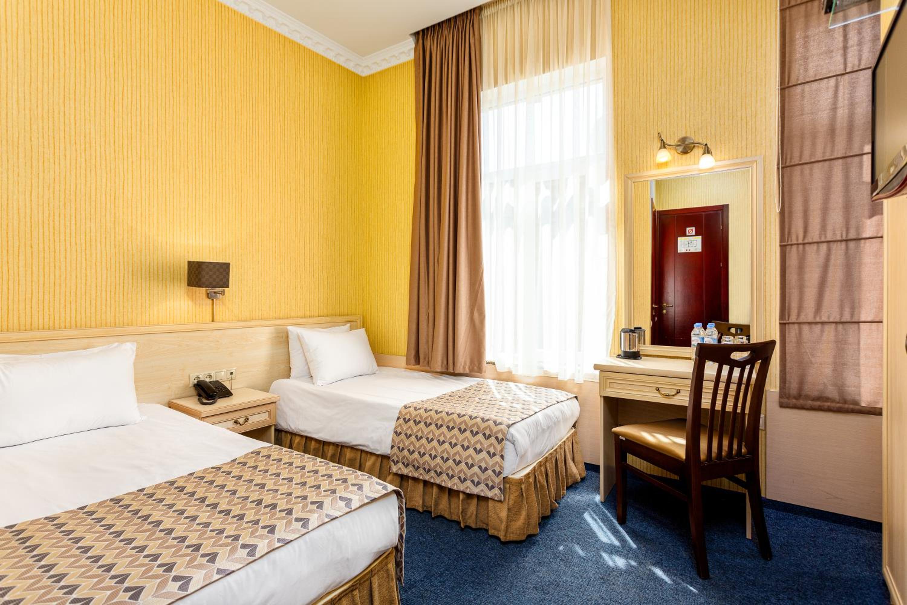 Economy Twin Room photo 1