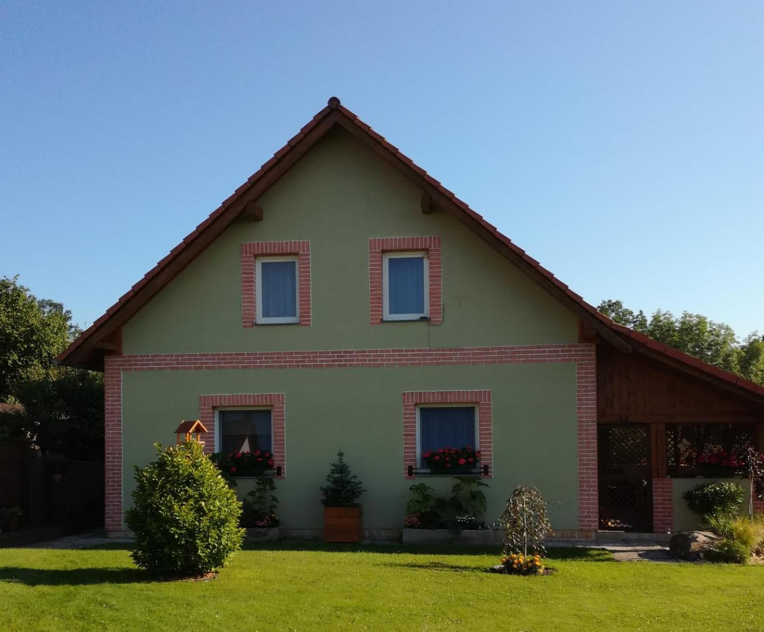 Three-Bedroom House photo 2