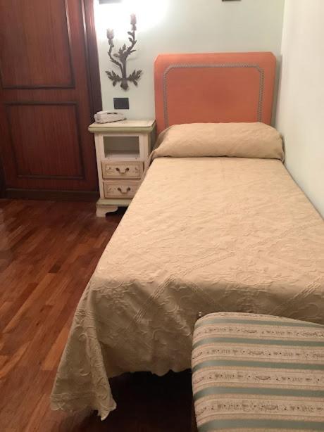 Single Room with Private Bathroom photo 1
