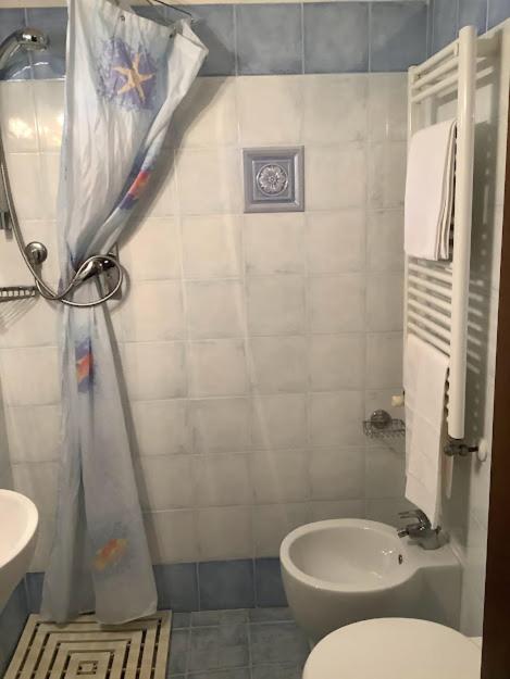 Single Room with Private Bathroom photo 2