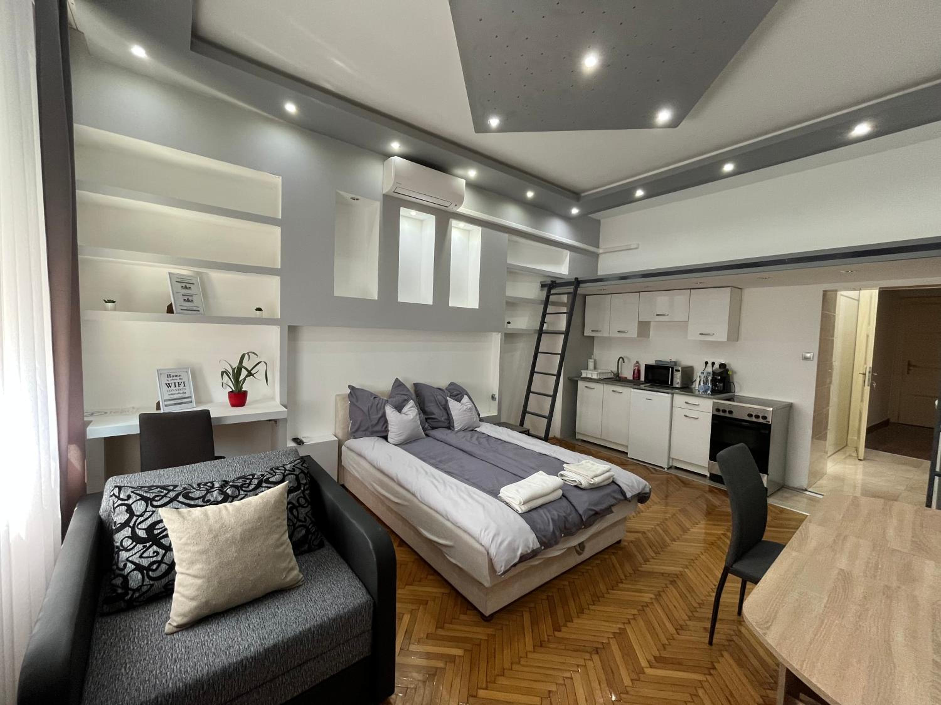 One-Bedroom Apartment photo 1