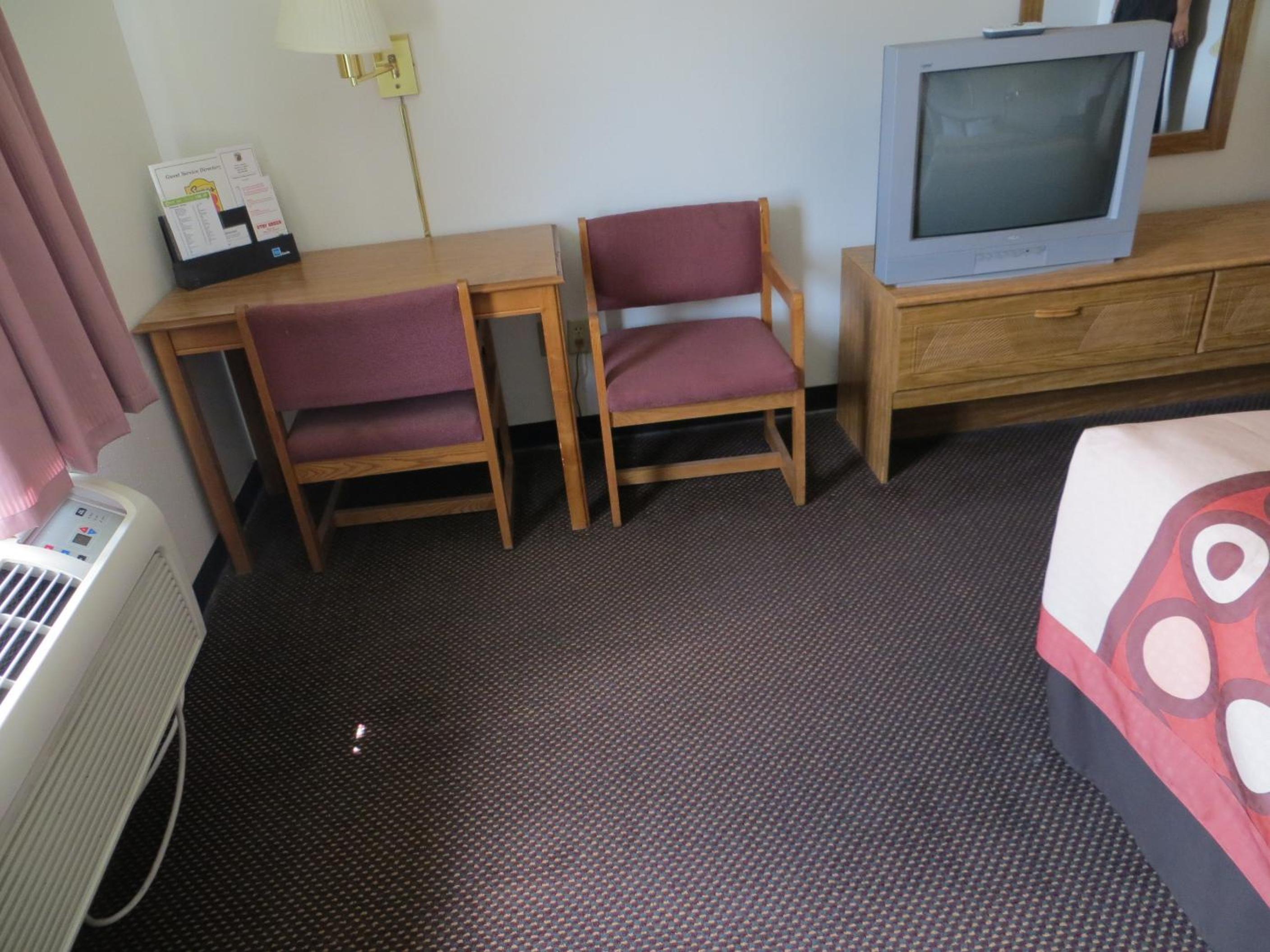 Queen Room - Non-Smoking - Photo 1