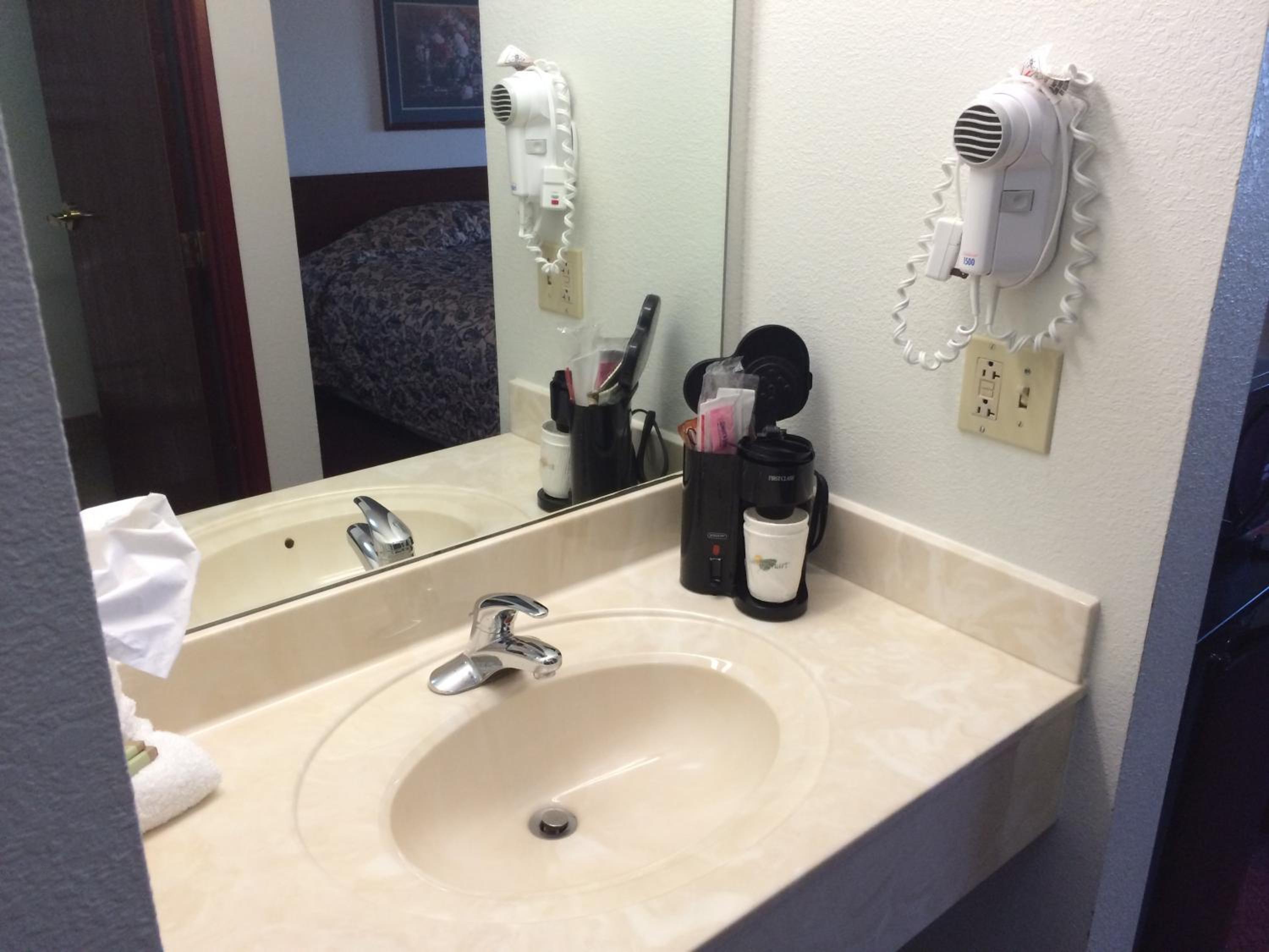 Queen Room - Non-Smoking - Photo 2