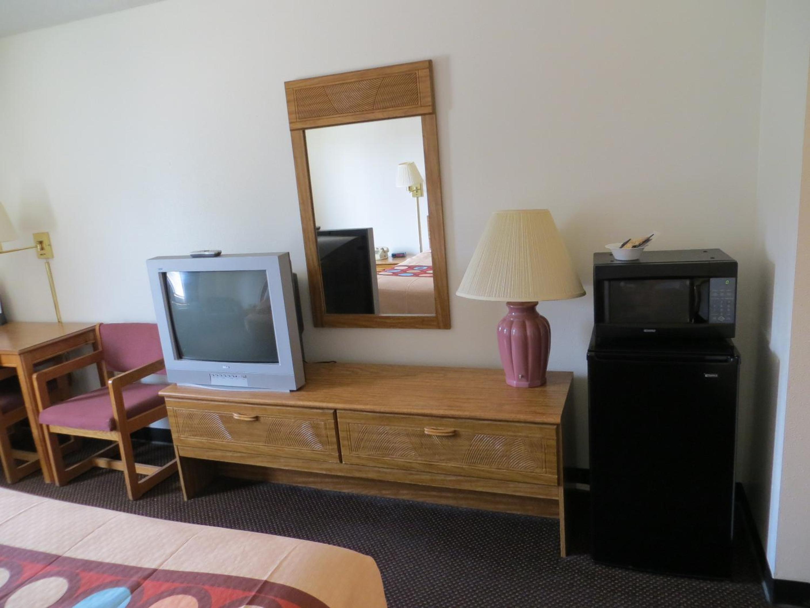 Queen Room - Non-Smoking - Photo 5