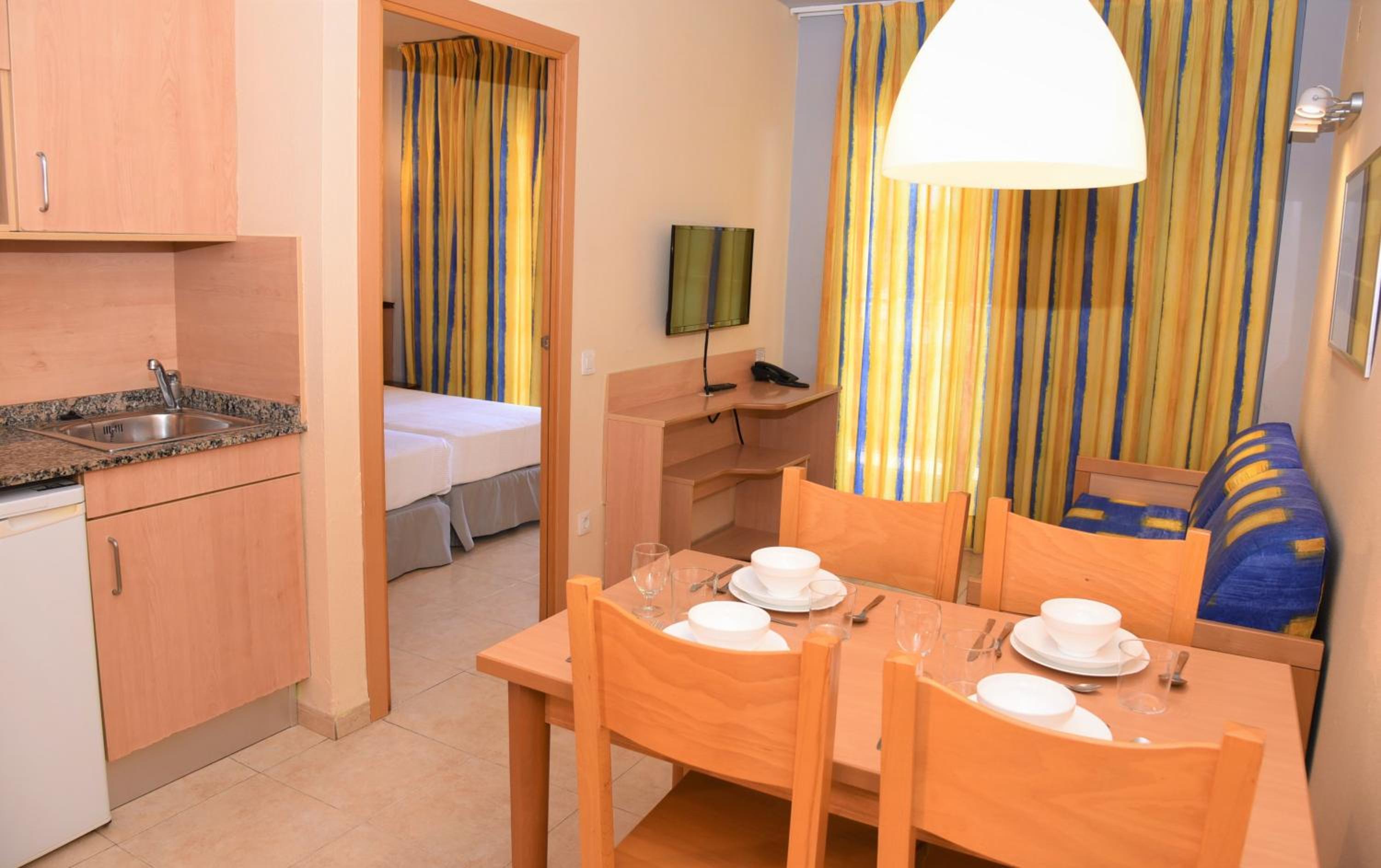 One-Bedroom Apartment - Photo 2