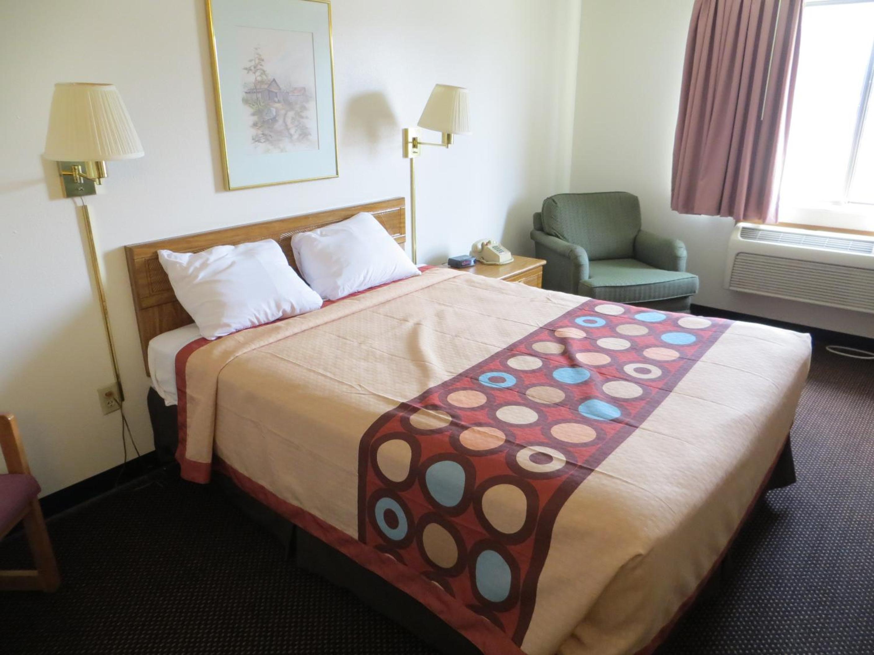 Queen Room - Non-Smoking - Photo 6