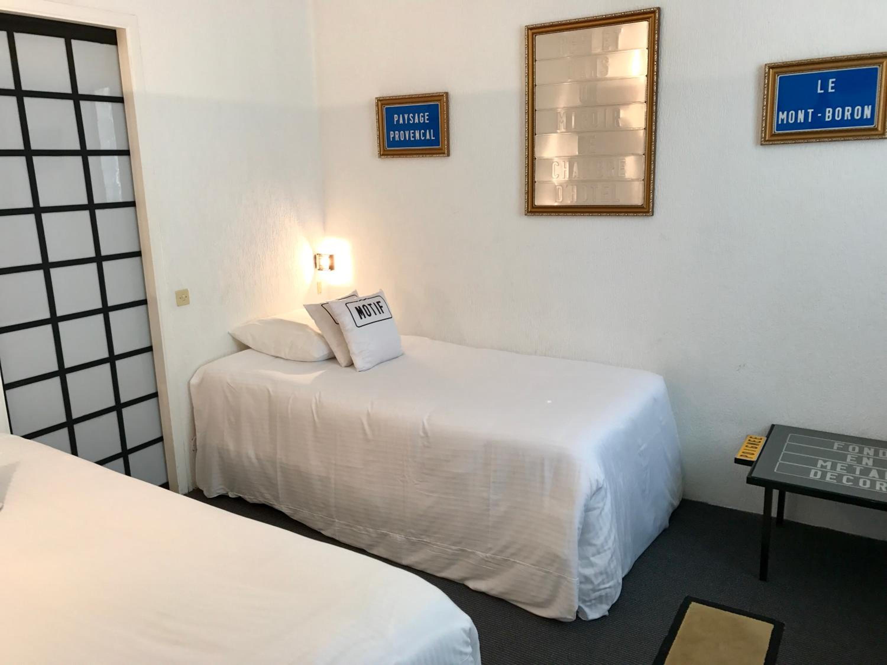 Standard Twin Room - Photo 1