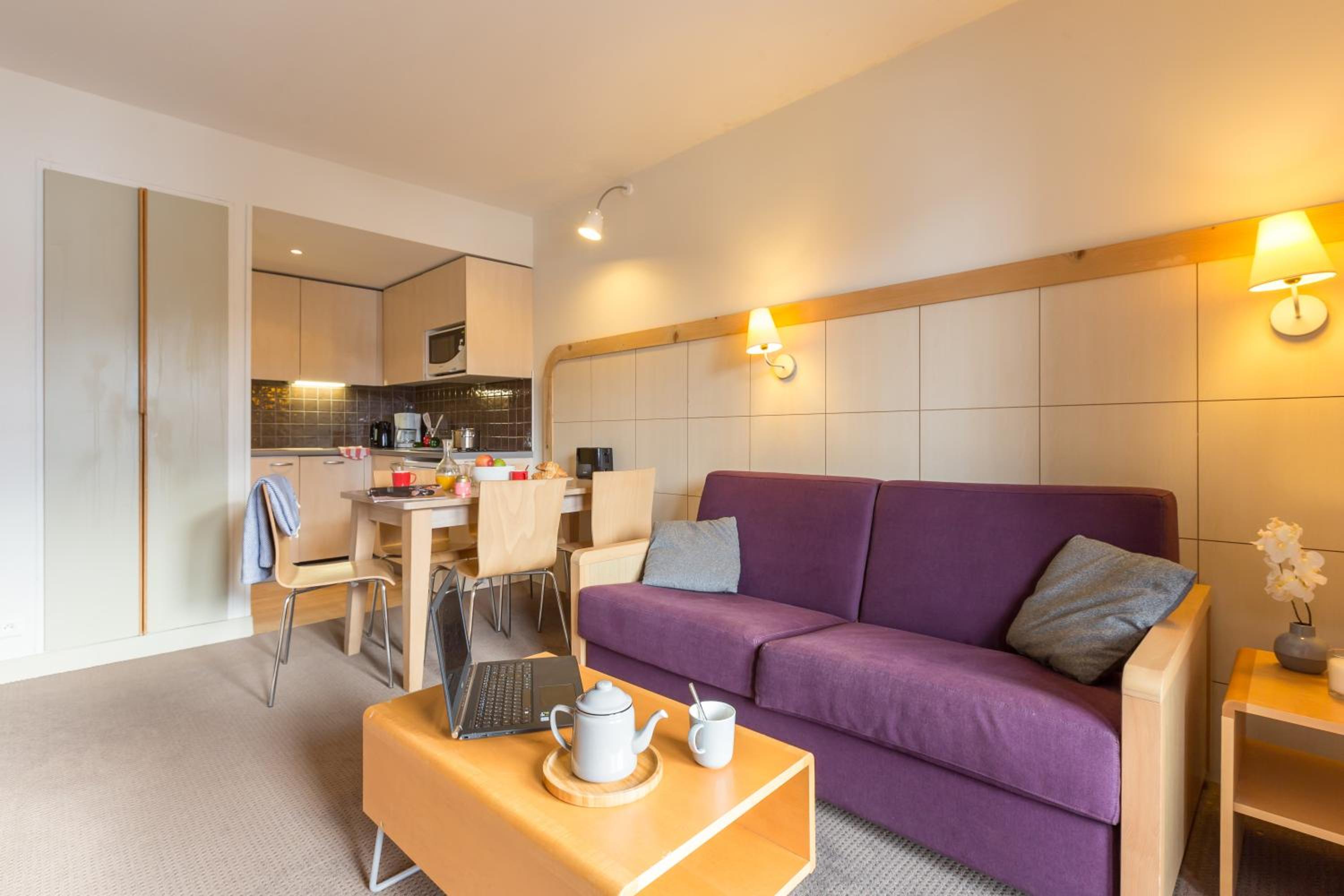One-Bedroom Apartment with Balcony (4 People) - South Side