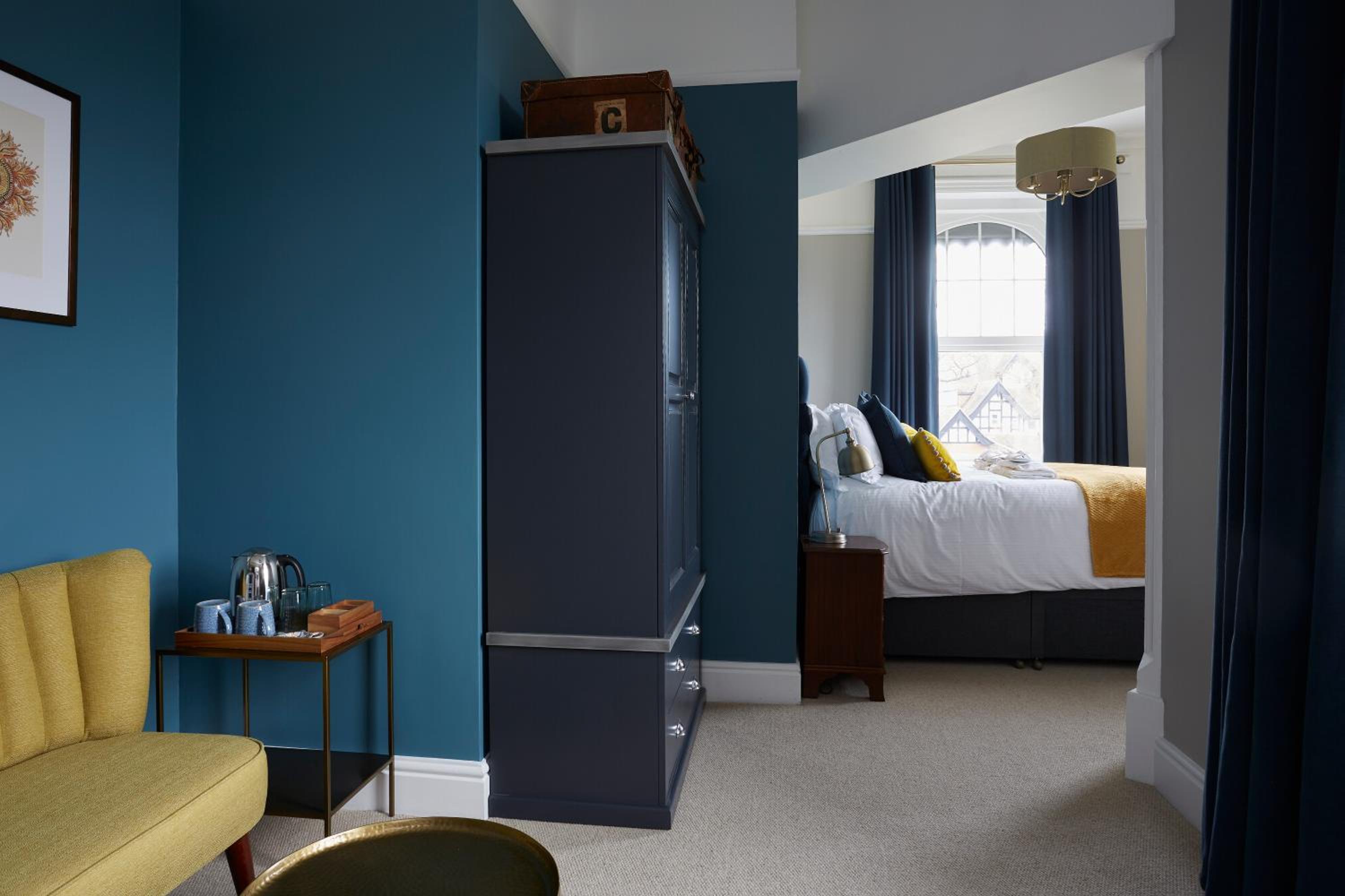 Deluxe King Suite photo 2