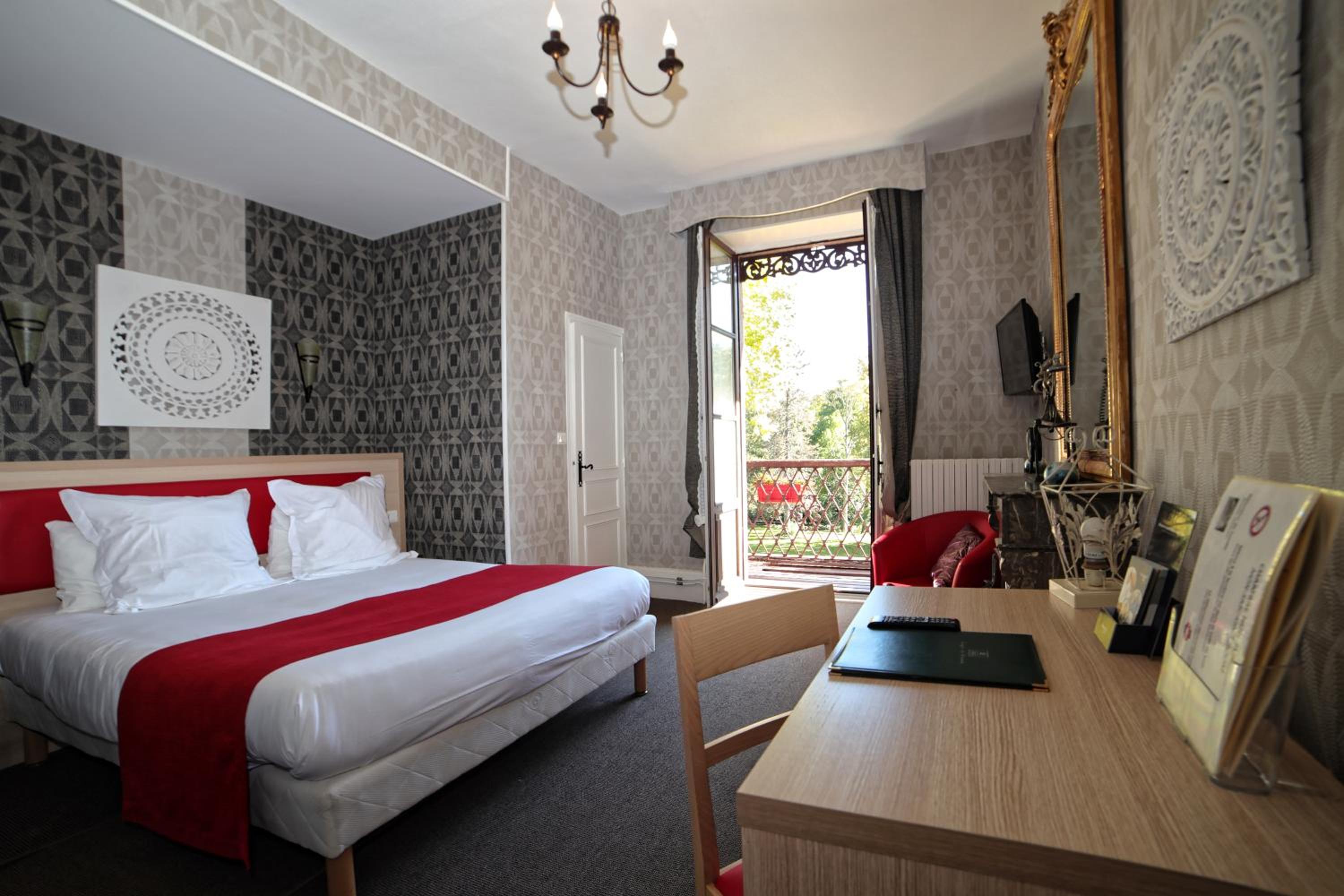 Junior Suite with Garden View - Photo 2