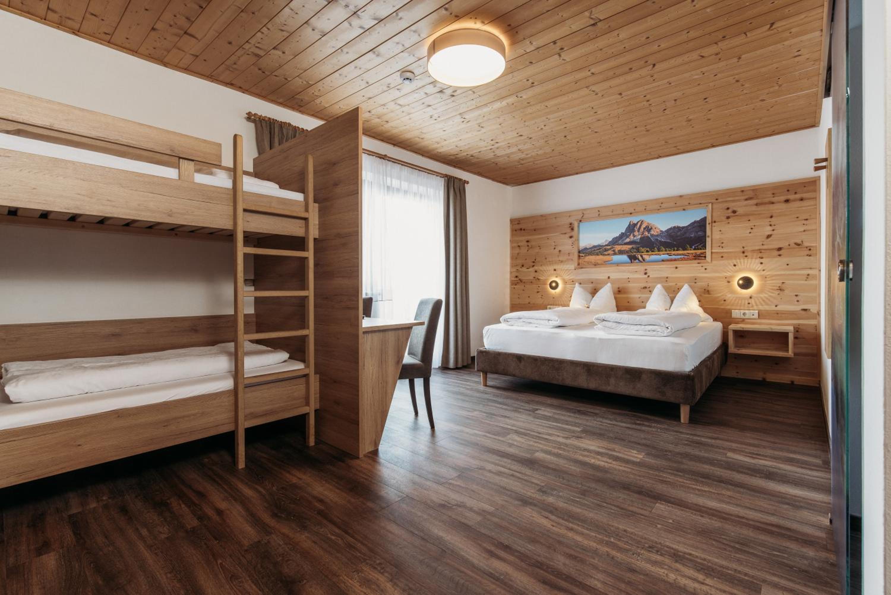Quadruple Room with Mountain View photo 1