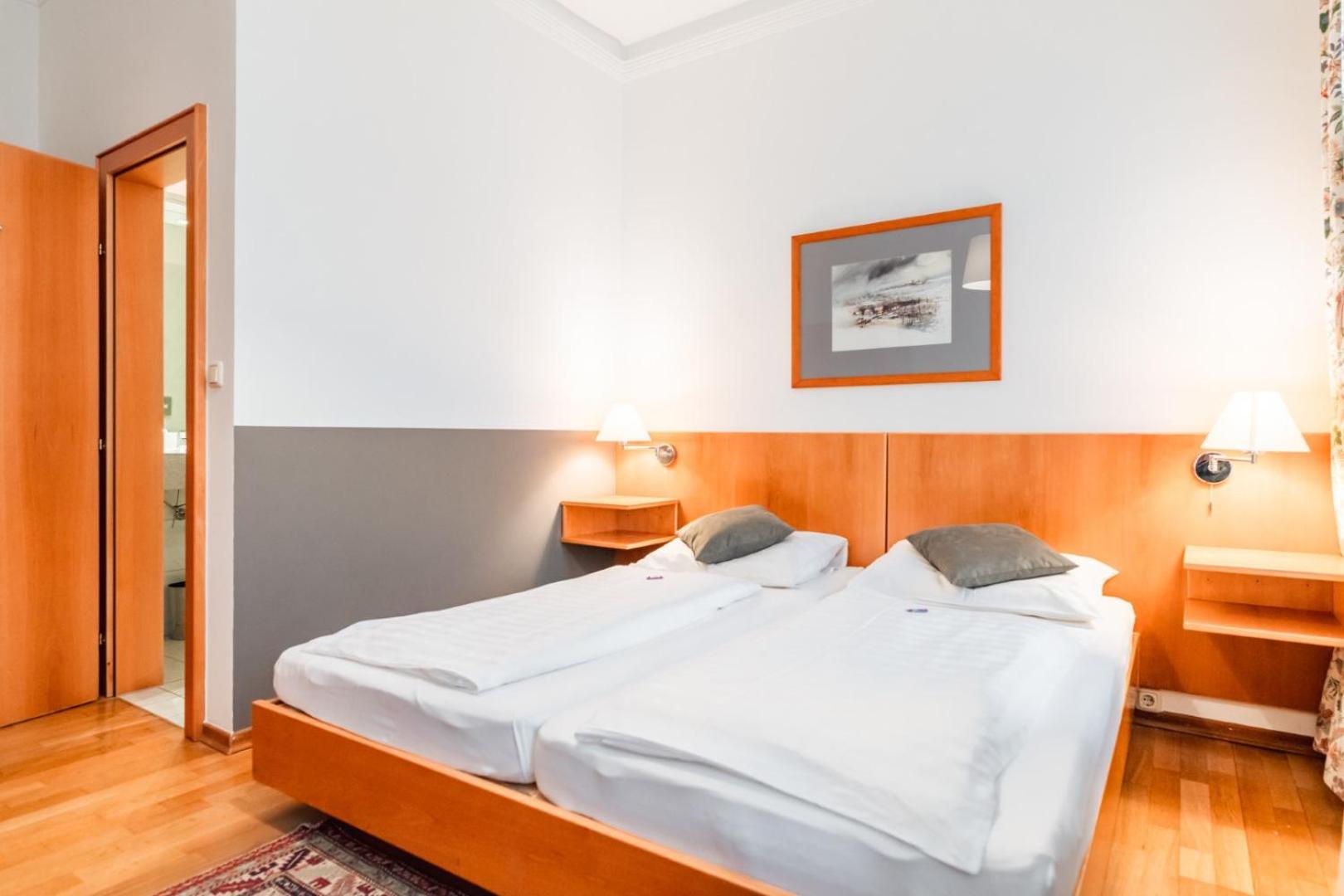 Double Room - Photo 2