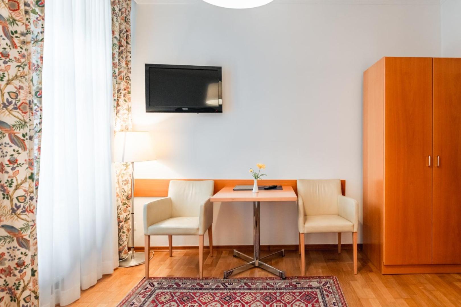 Double Room - Photo 3