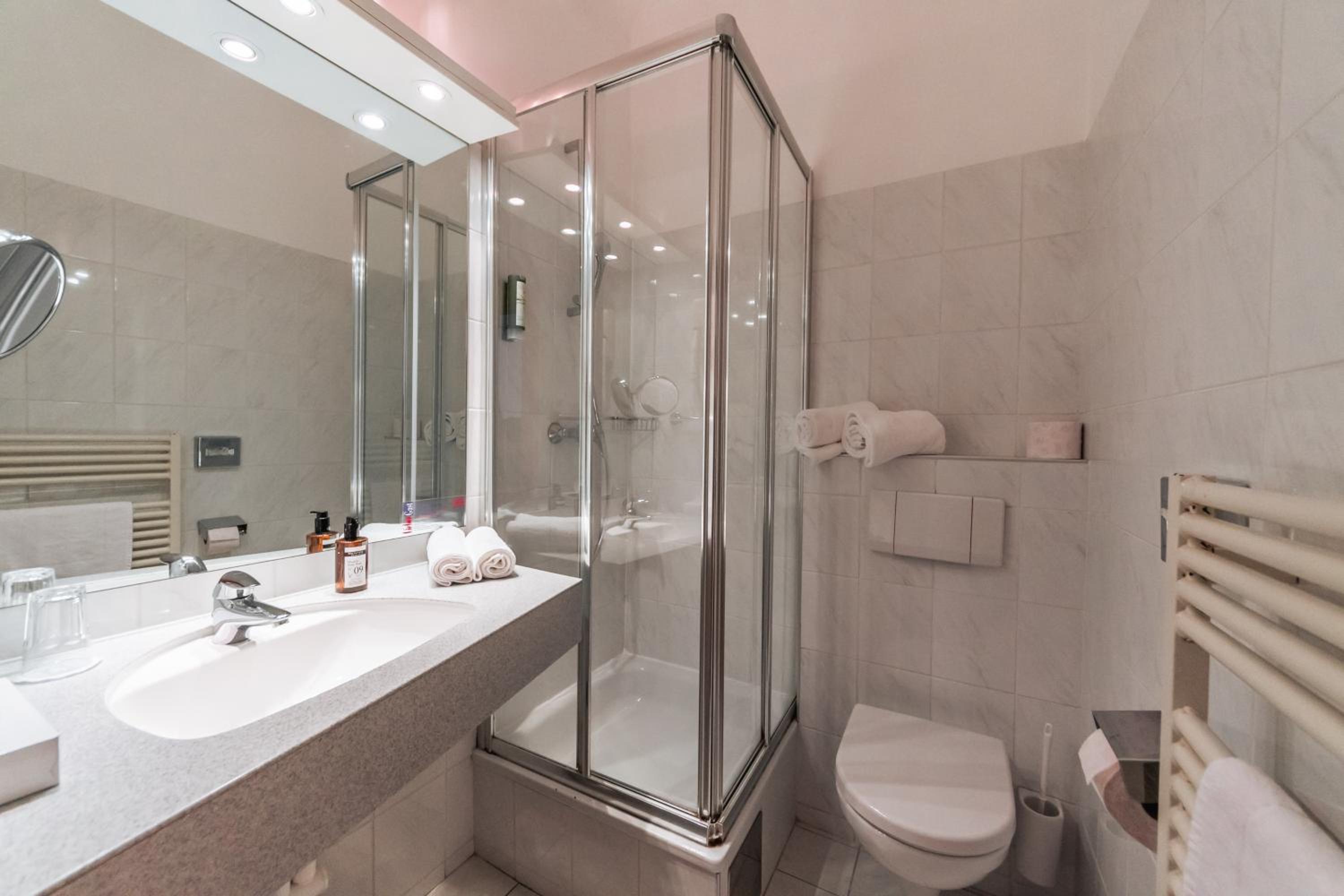 Double Room - Photo 6