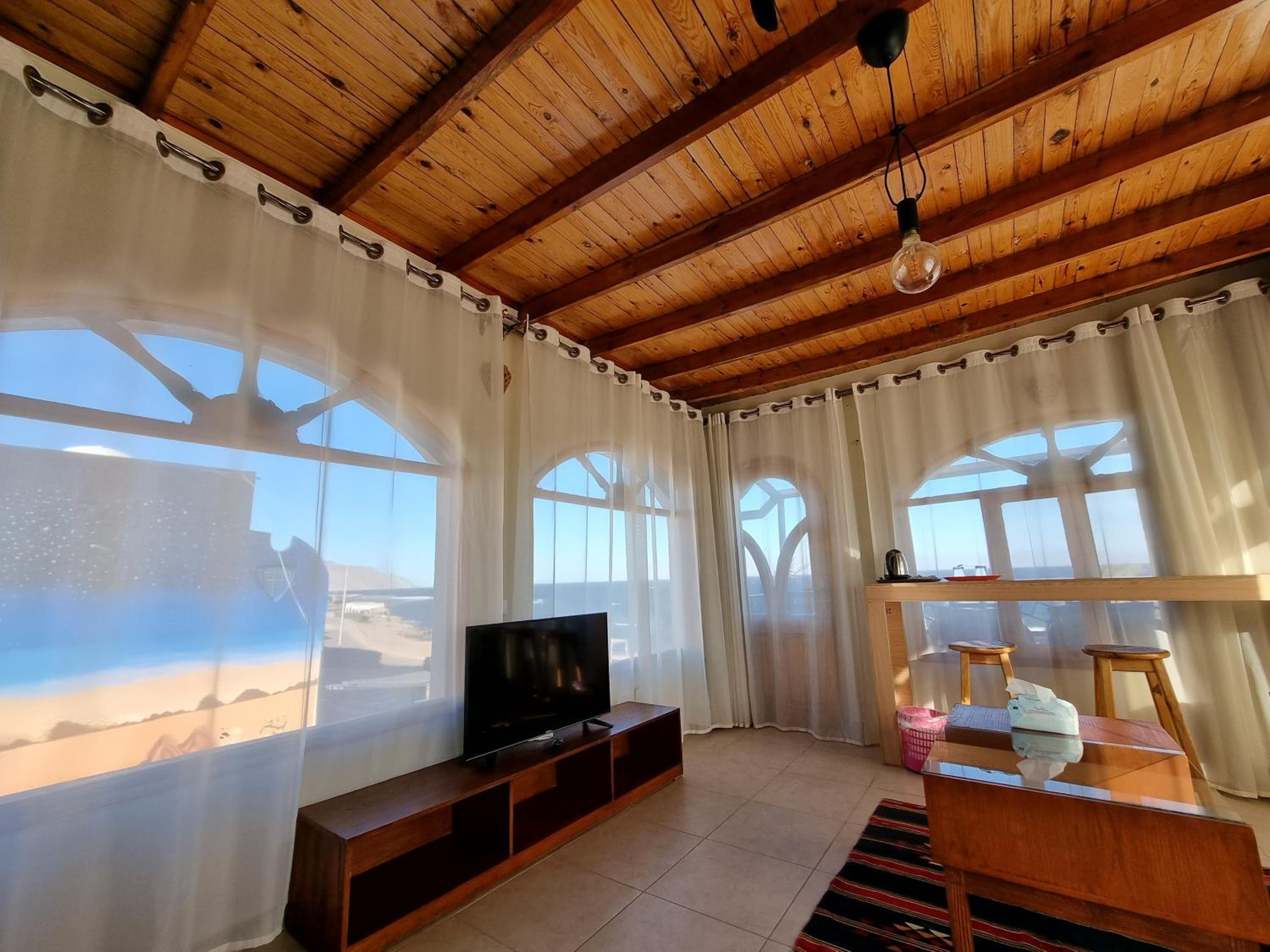 Superior Suite with Sea View - Photo 31