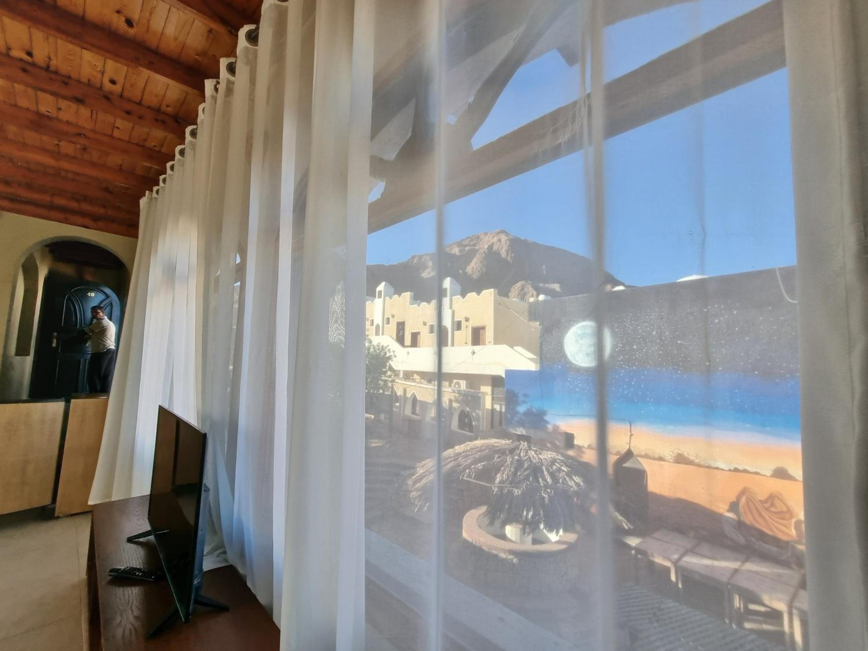 Superior Suite with Sea View - Photo 32