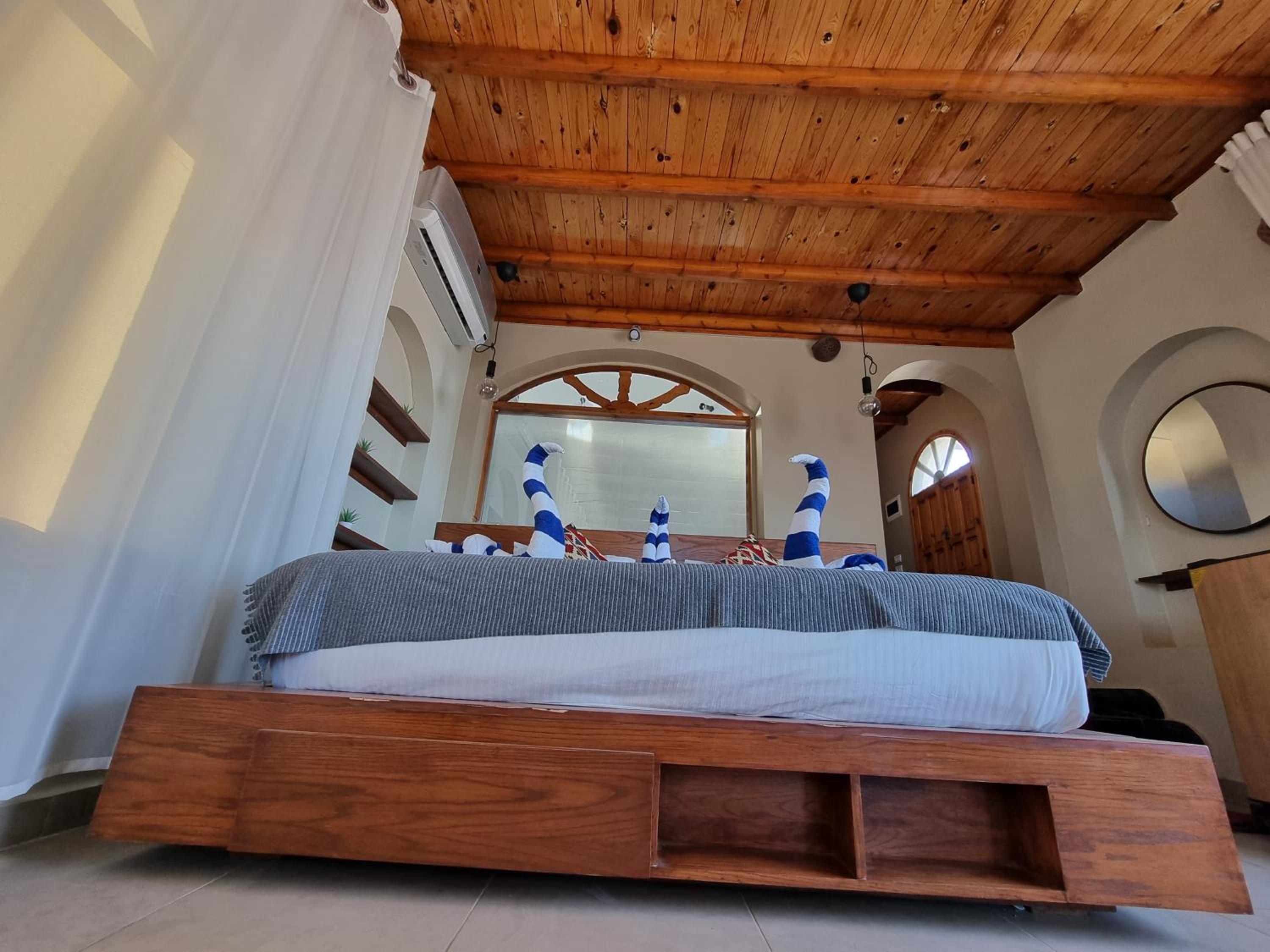 Superior Suite with Sea View - Photo 12
