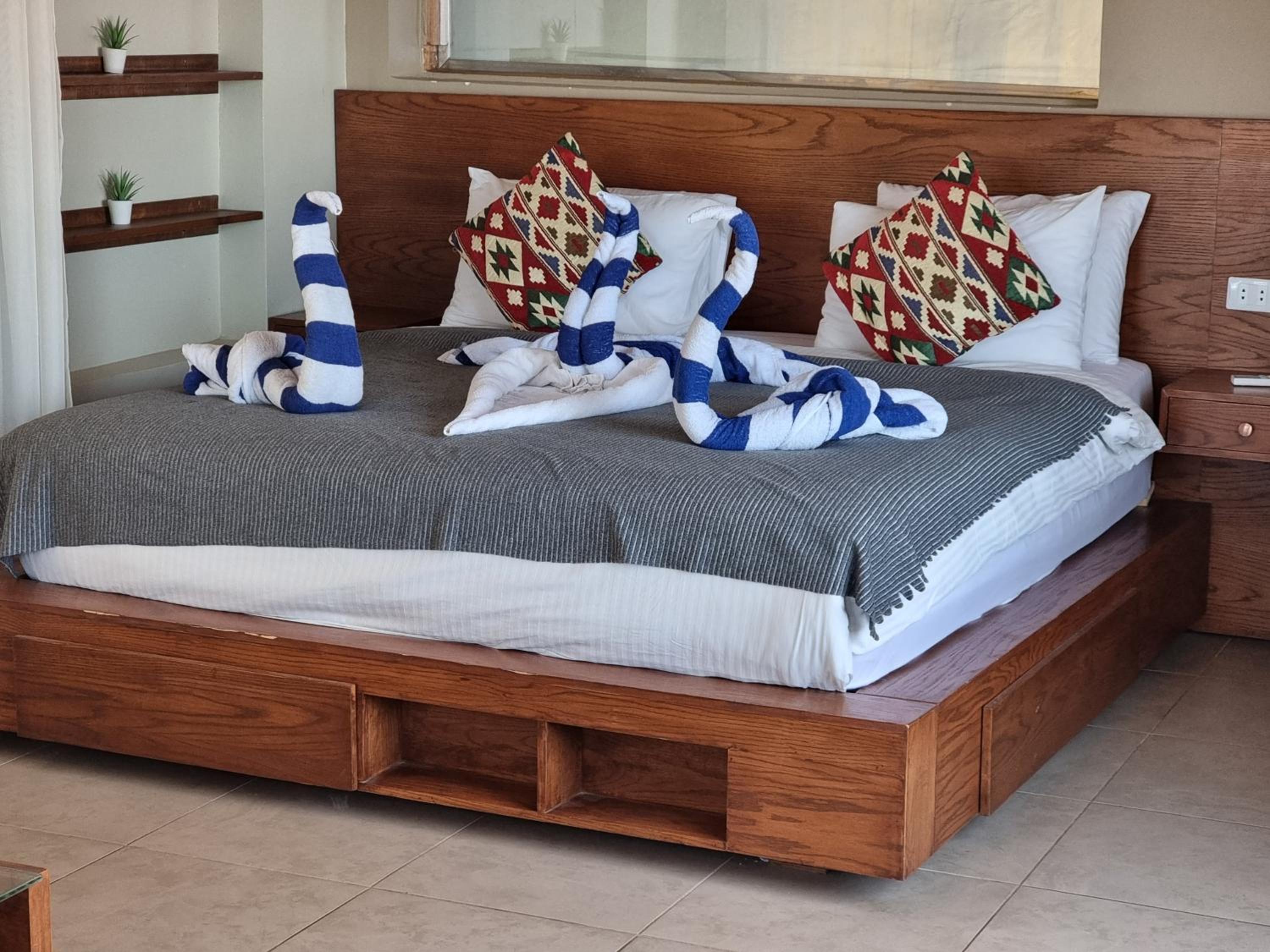 Superior Suite with Sea View - Photo 24