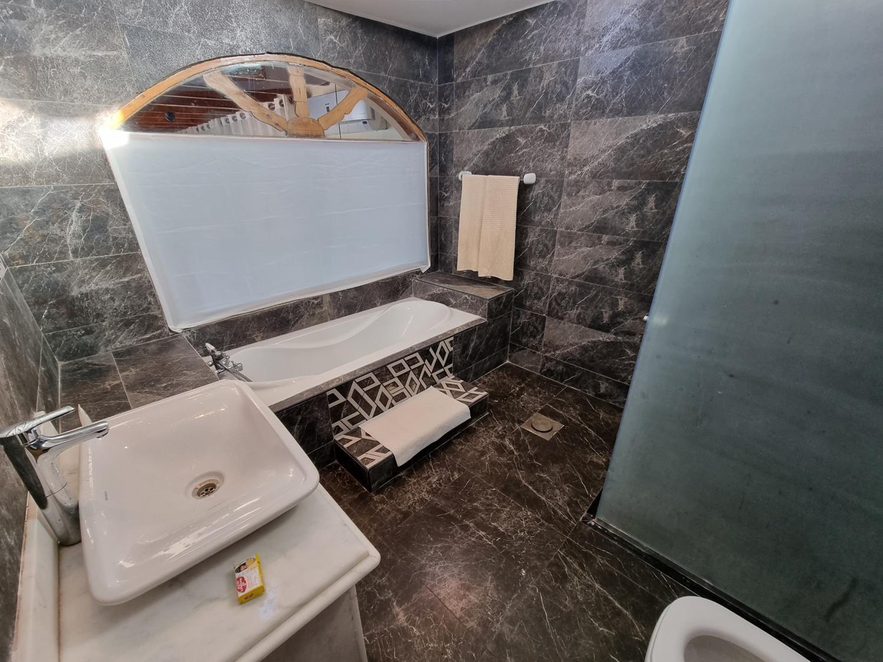 Superior Suite with Sea View - Photo 5