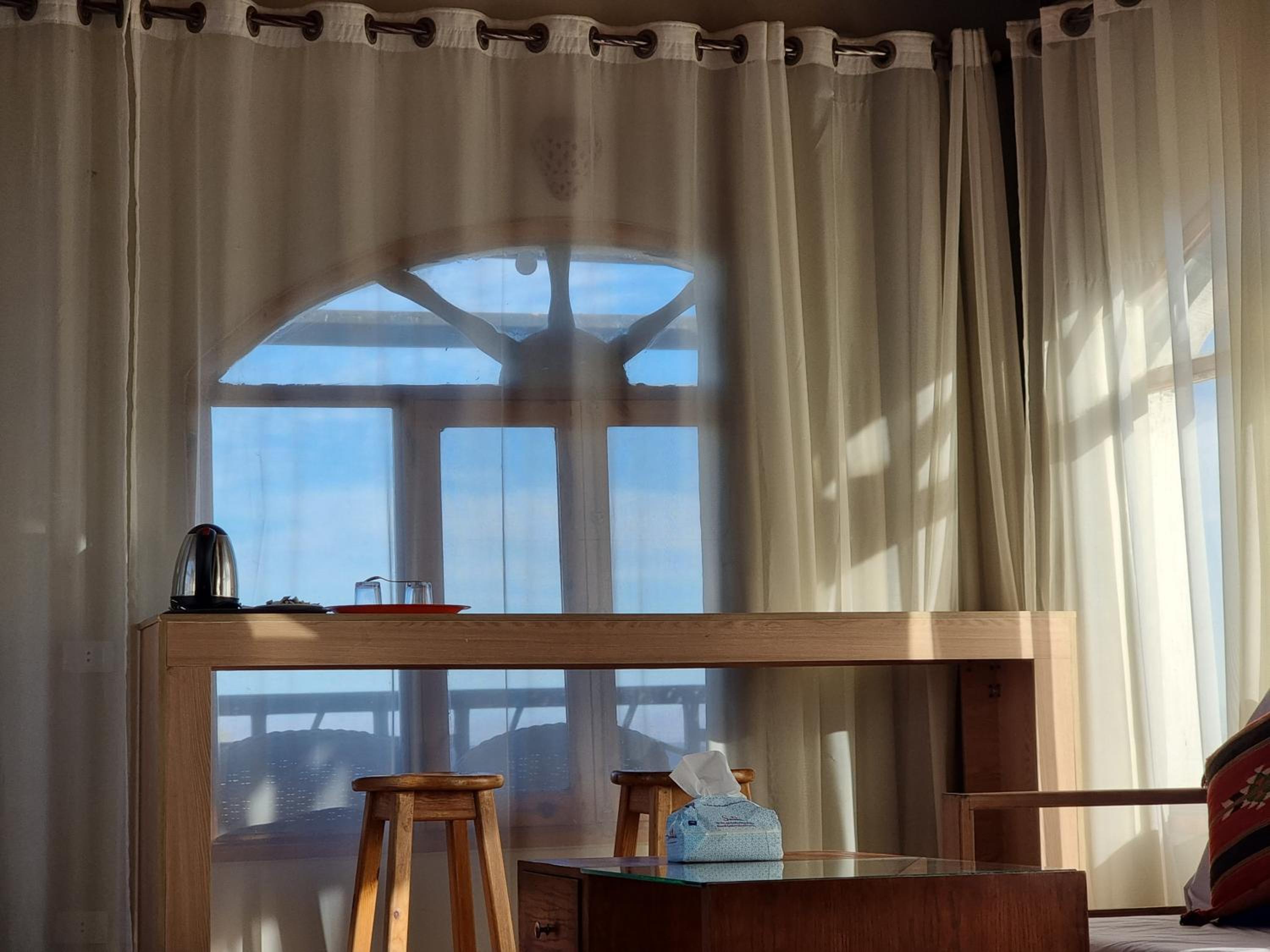 Superior Suite with Sea View - Photo 35