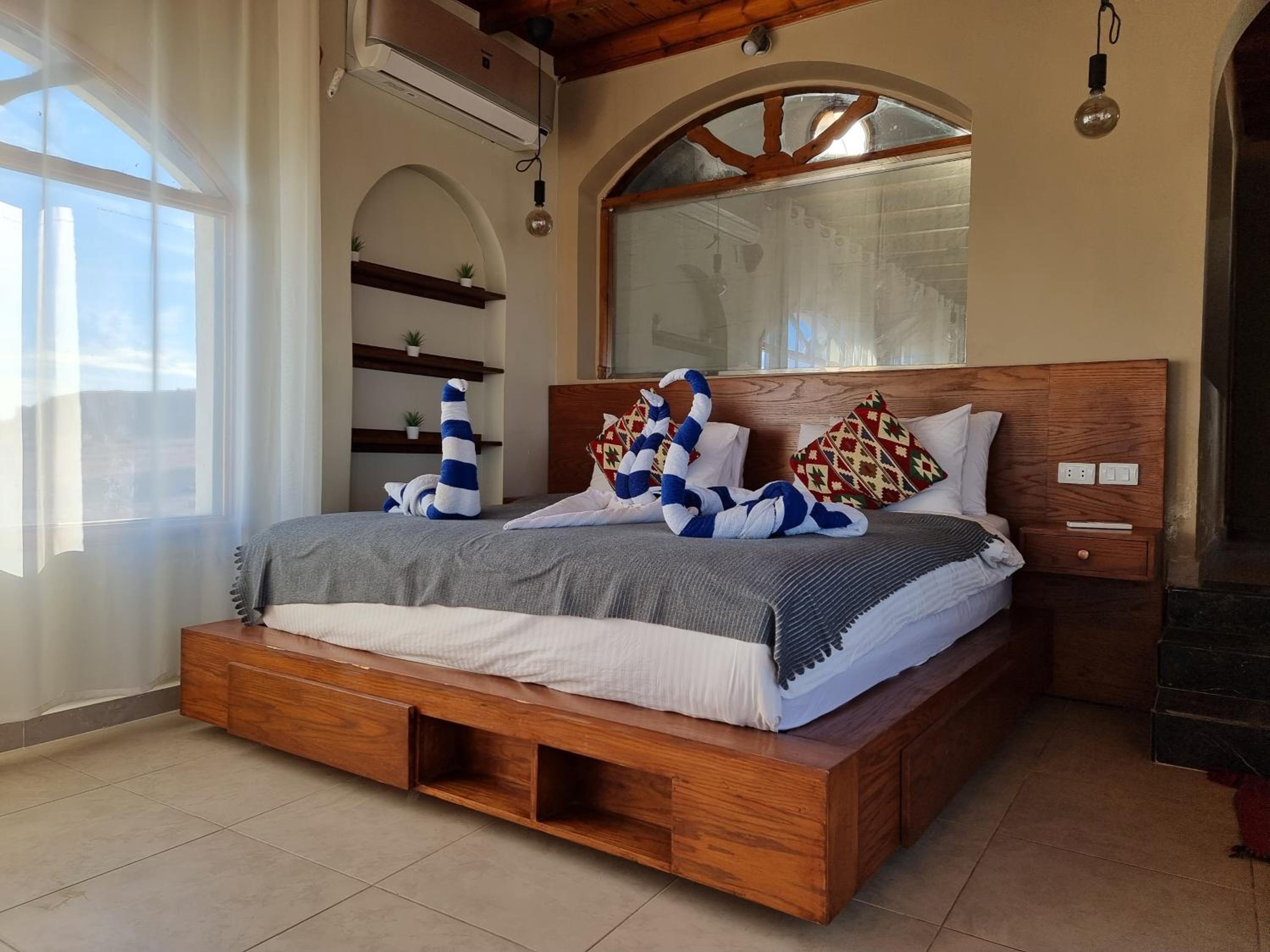 Superior Suite with Sea View - Photo 13